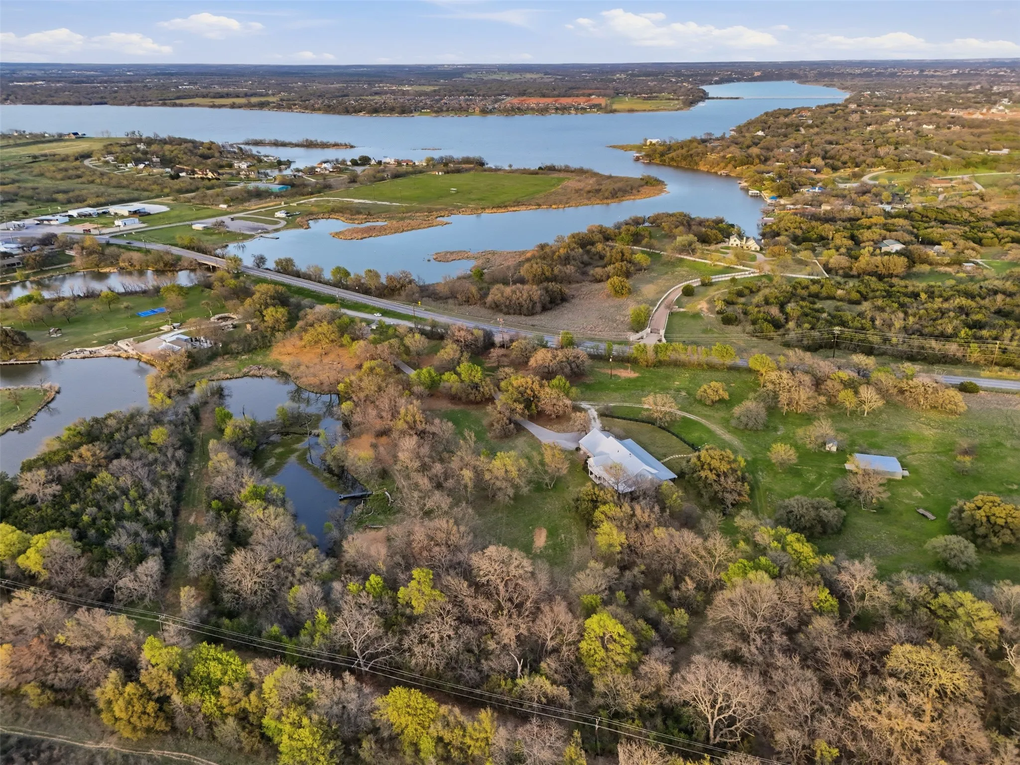 Single Family Residence For Sale in Hood County , 2151 Lipan Highway, Granbury, Texas 76048, 3 Bedroom, 4 Bathroom, 2 Garage spaces, 3,819 Sqft, built in 2016, Preowned, mls#21211156, Real Estate Agent in Granbury, Homes For Sale in Hood county, Homes For Sale in Granbury, Realtor in Granbury Texas, Real Estate Brokerage Independent Realty Texas, Luminita Cordes Realtor