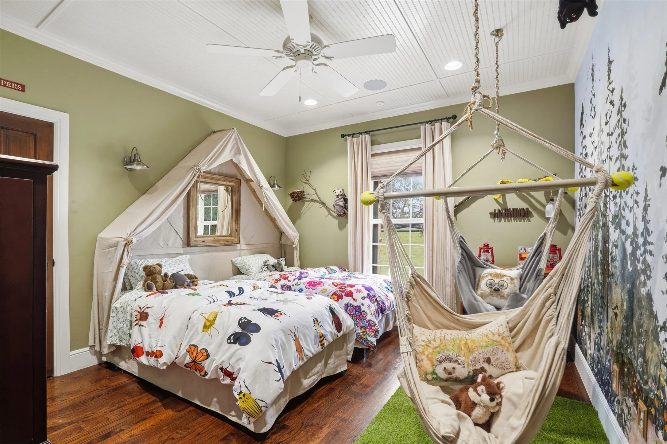 Single Family Residence For Sale in Hood County , 2151 Lipan Highway, Granbury, Texas 76048, 3 Bedroom, 4 Bathroom, 2 Garage spaces, 3,819 Sqft, built in 2016, Preowned, mls#21211156, Real Estate Agent in Granbury, Homes For Sale in Hood county, Homes For Sale in Granbury, Realtor in Granbury Texas, Real Estate Brokerage Independent Realty Texas, Luminita Cordes Realtor