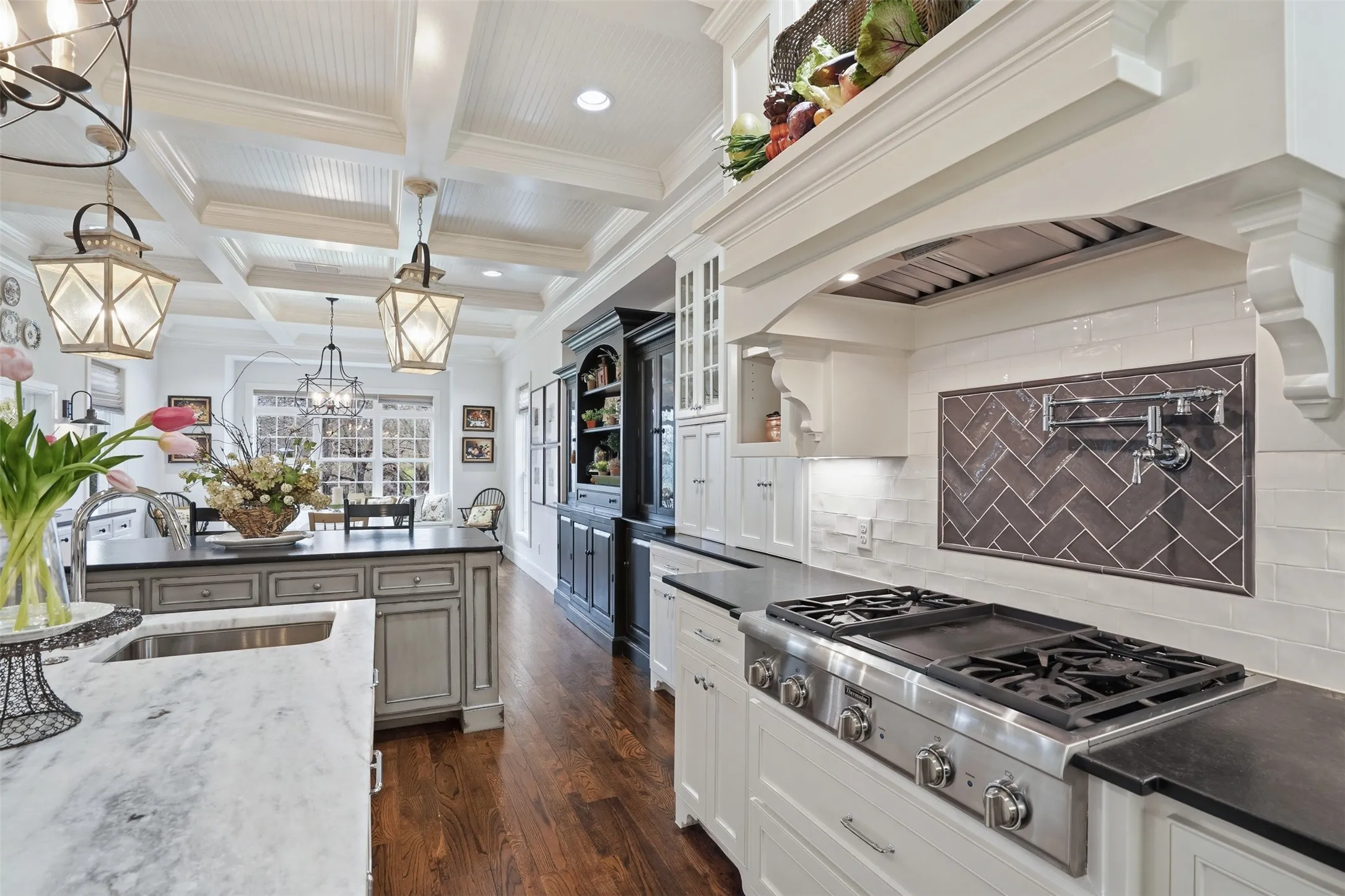 Single Family Residence For Sale in Hood County , 2151 Lipan Highway, Granbury, Texas 76048, 3 Bedroom, 4 Bathroom, 2 Garage spaces, 3,819 Sqft, built in 2016, Preowned, mls#21211156, Real Estate Agent in Granbury, Homes For Sale in Hood county, Homes For Sale in Granbury, Realtor in Granbury Texas, Real Estate Brokerage Independent Realty Texas, Luminita Cordes Realtor