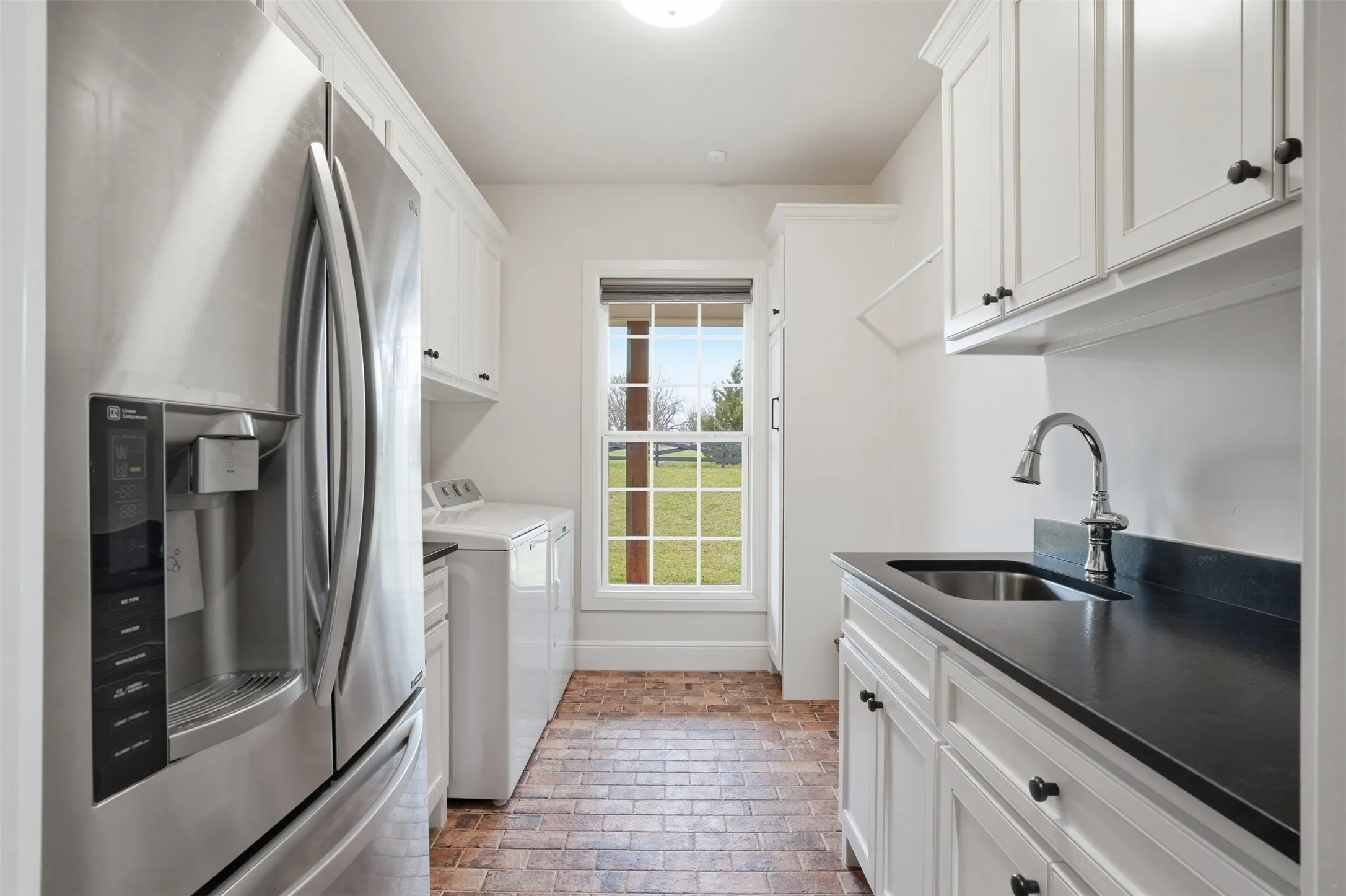 Single Family Residence For Sale in Hood County , 2151 Lipan Highway, Granbury, Texas 76048, 3 Bedroom, 4 Bathroom, 2 Garage spaces, 3,819 Sqft, built in 2016, Preowned, mls#21211156, Real Estate Agent in Granbury, Homes For Sale in Hood county, Homes For Sale in Granbury, Realtor in Granbury Texas, Real Estate Brokerage Independent Realty Texas, Luminita Cordes Realtor
