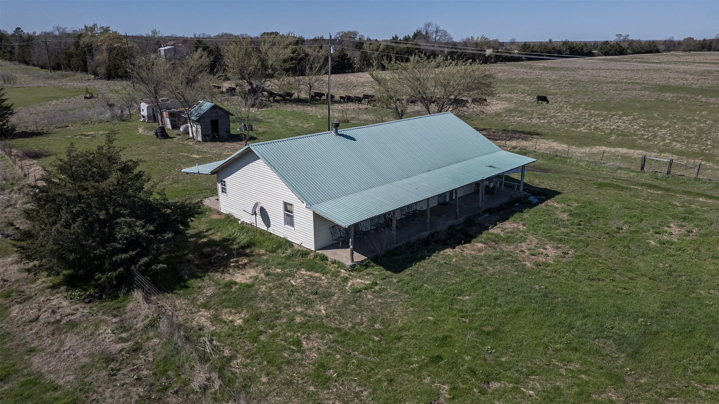 Farm For Sale in Fannin County , 267 County Road 2150, Telephone, Texas 75446, 3 Bedroom, 2 Bathroom, Garage spaces, 1,596 Sqft, built in 2000, mls#21211256, Real Estate Agent in Telephone, Homes For Sale in Fannin county, Homes For Sale in Telephone, Realtor in Telephone Texas, Real Estate Brokerage Independent Realty Texas, Luminita Cordes Realtor