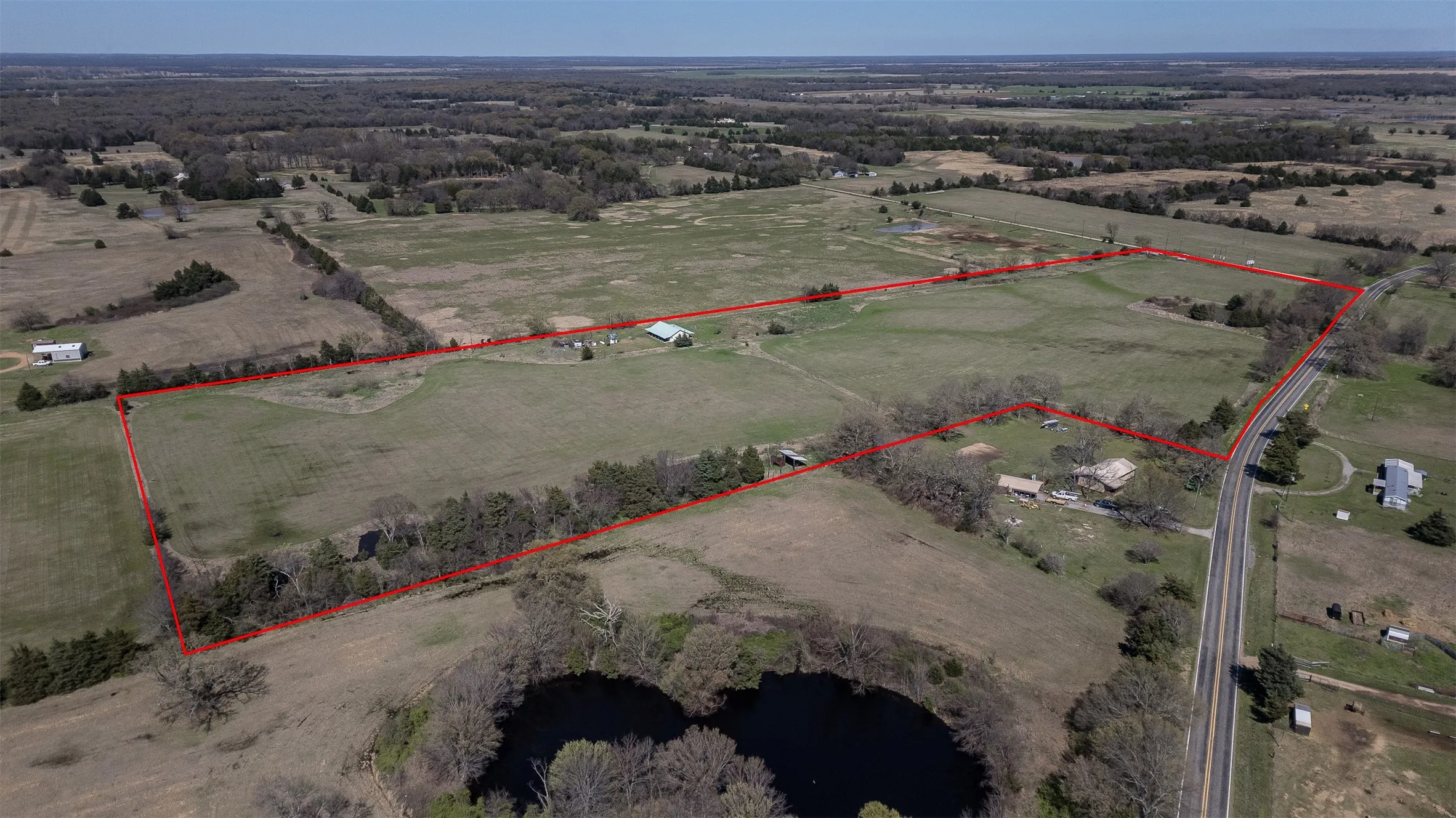Farm For Sale in Fannin County , 267 County Road 2150, Telephone, Texas 75446, 3 Bedroom, 2 Bathroom, Garage spaces, 1,596 Sqft, built in 2000, mls#21211256, Real Estate Agent in Telephone, Homes For Sale in Fannin county, Homes For Sale in Telephone, Realtor in Telephone Texas, Real Estate Brokerage Independent Realty Texas, Luminita Cordes Realtor