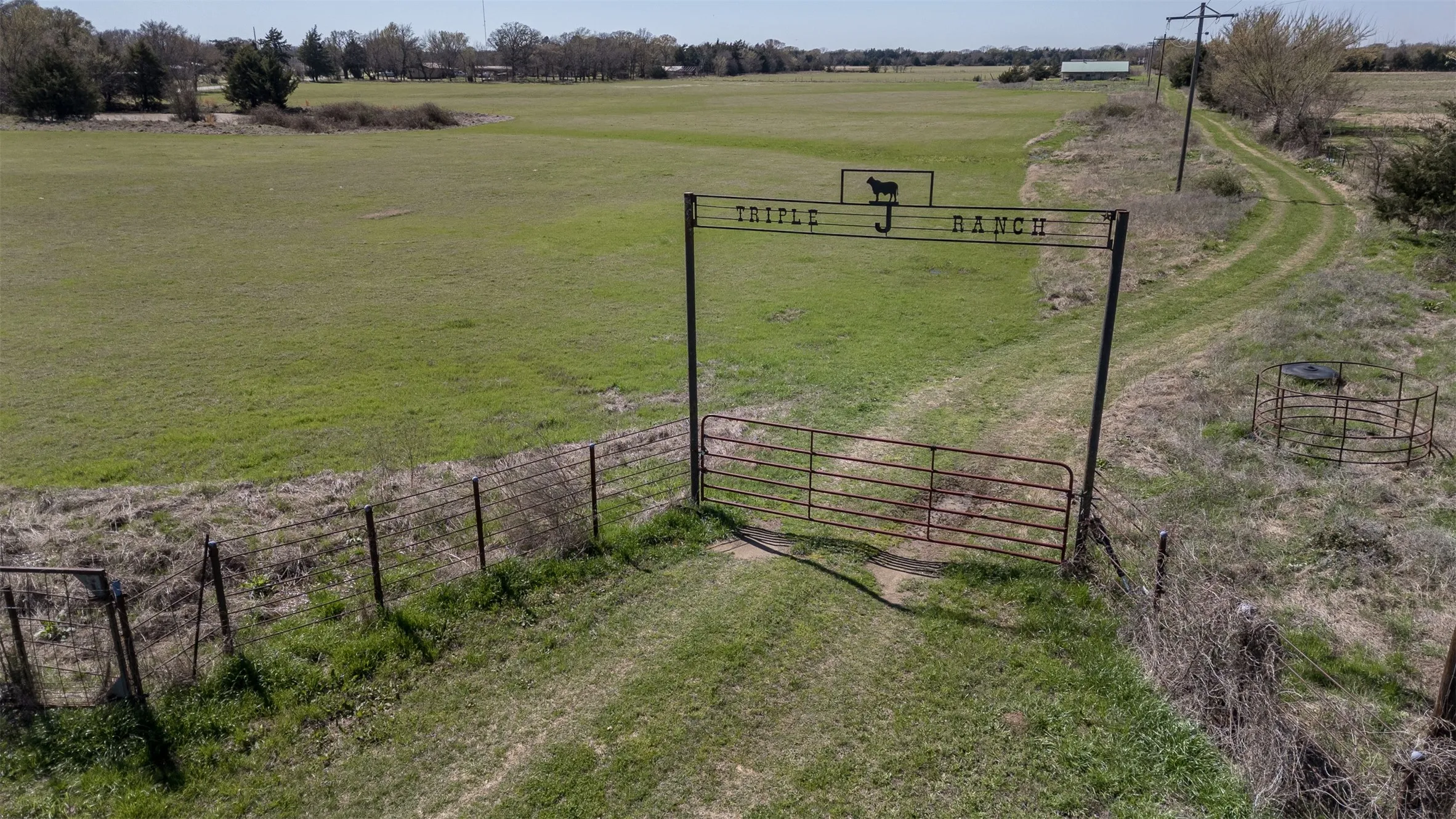 Farm For Sale in Fannin County , 267 County Road 2150, Telephone, Texas 75446, 3 Bedroom, 2 Bathroom, Garage spaces, 1,596 Sqft, built in 2000, mls#21211256, Real Estate Agent in Telephone, Homes For Sale in Fannin county, Homes For Sale in Telephone, Realtor in Telephone Texas, Real Estate Brokerage Independent Realty Texas, Luminita Cordes Realtor