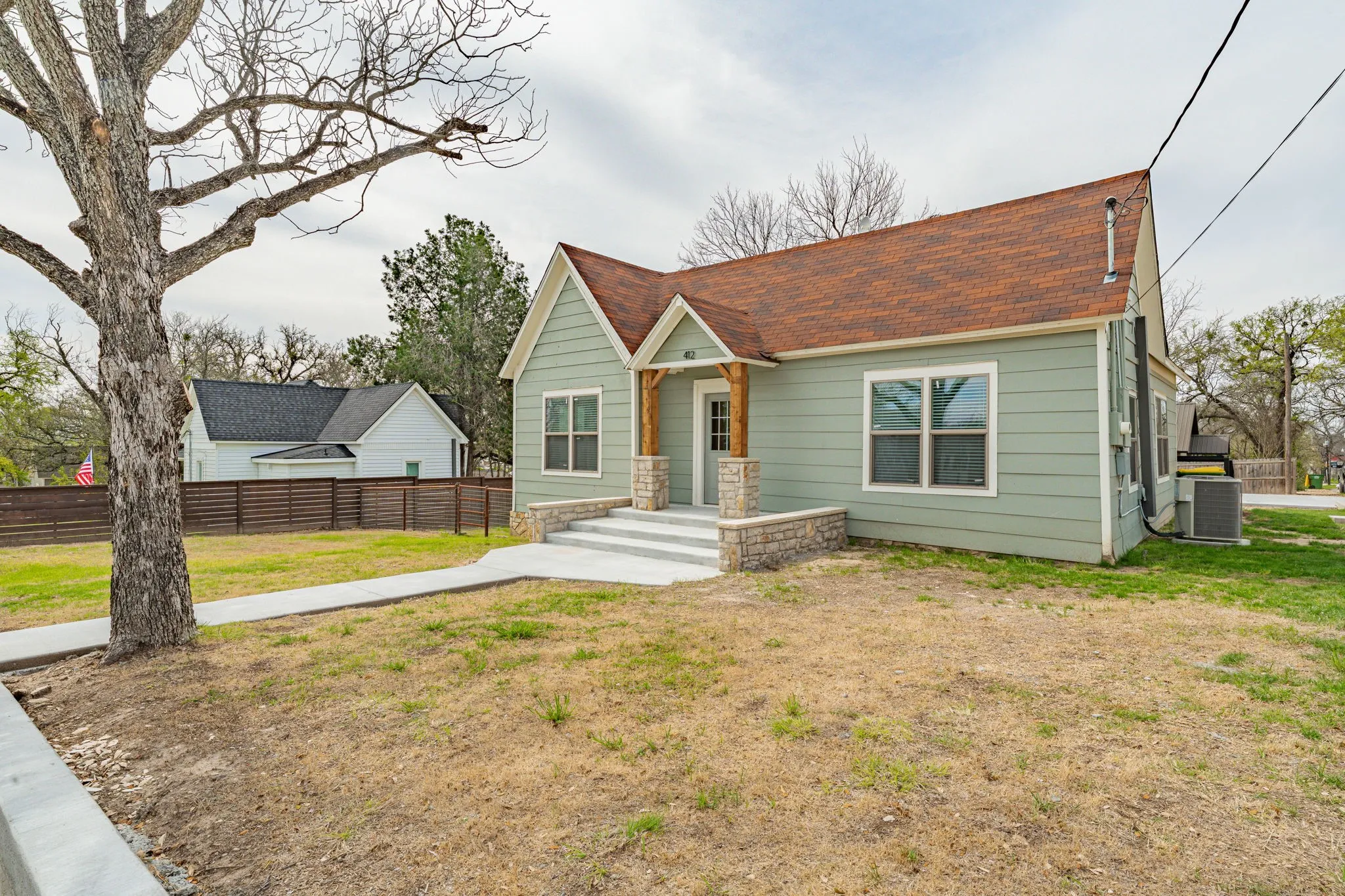 Single Family Residence For Sale in Hamilton County , 412 N Kirk Street, Hico, Texas 76457, 3 Bedrooms, 1 Bathroom, Garage spaces, 1,302 Sqft, built in 1940, Preowned, Price $255,000, mls#21211241, Real Estate Agent in Hico, Homes For Sale in Hamilton county, Homes For Sale in Hico, Realtor in Hico Texas, Real Estate Brokerage Independent Realty Texas, Luminita Cordes Realtor