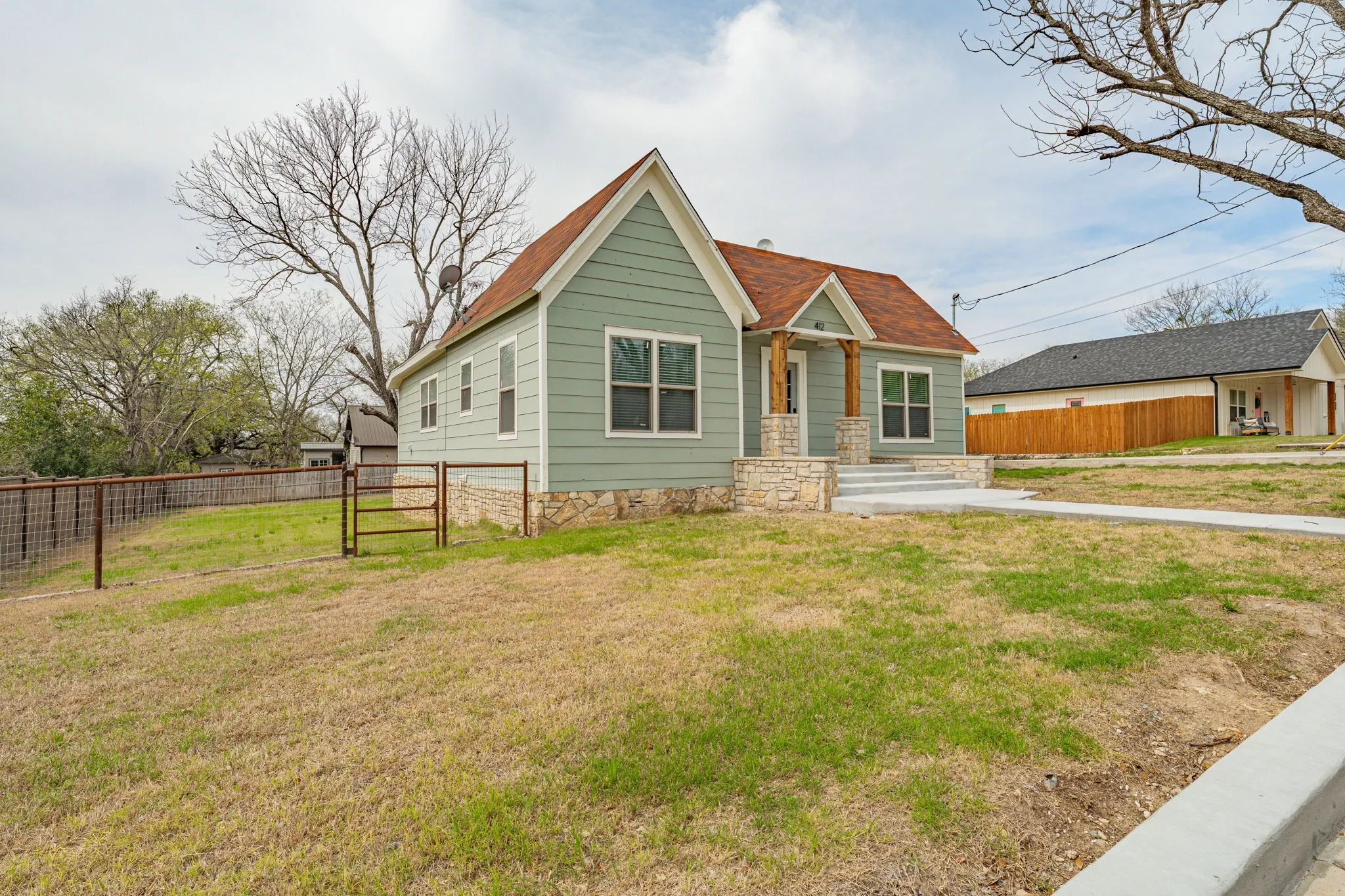 Single Family Residence For Sale in Hamilton County , 412 N Kirk Street, Hico, Texas 76457, 3 Bedrooms, 1 Bathroom, Garage spaces, 1,302 Sqft, built in 1940, Preowned, Price $255,000, mls#21211241, Real Estate Agent in Hico, Homes For Sale in Hamilton county, Homes For Sale in Hico, Realtor in Hico Texas, Real Estate Brokerage Independent Realty Texas, Luminita Cordes Realtor