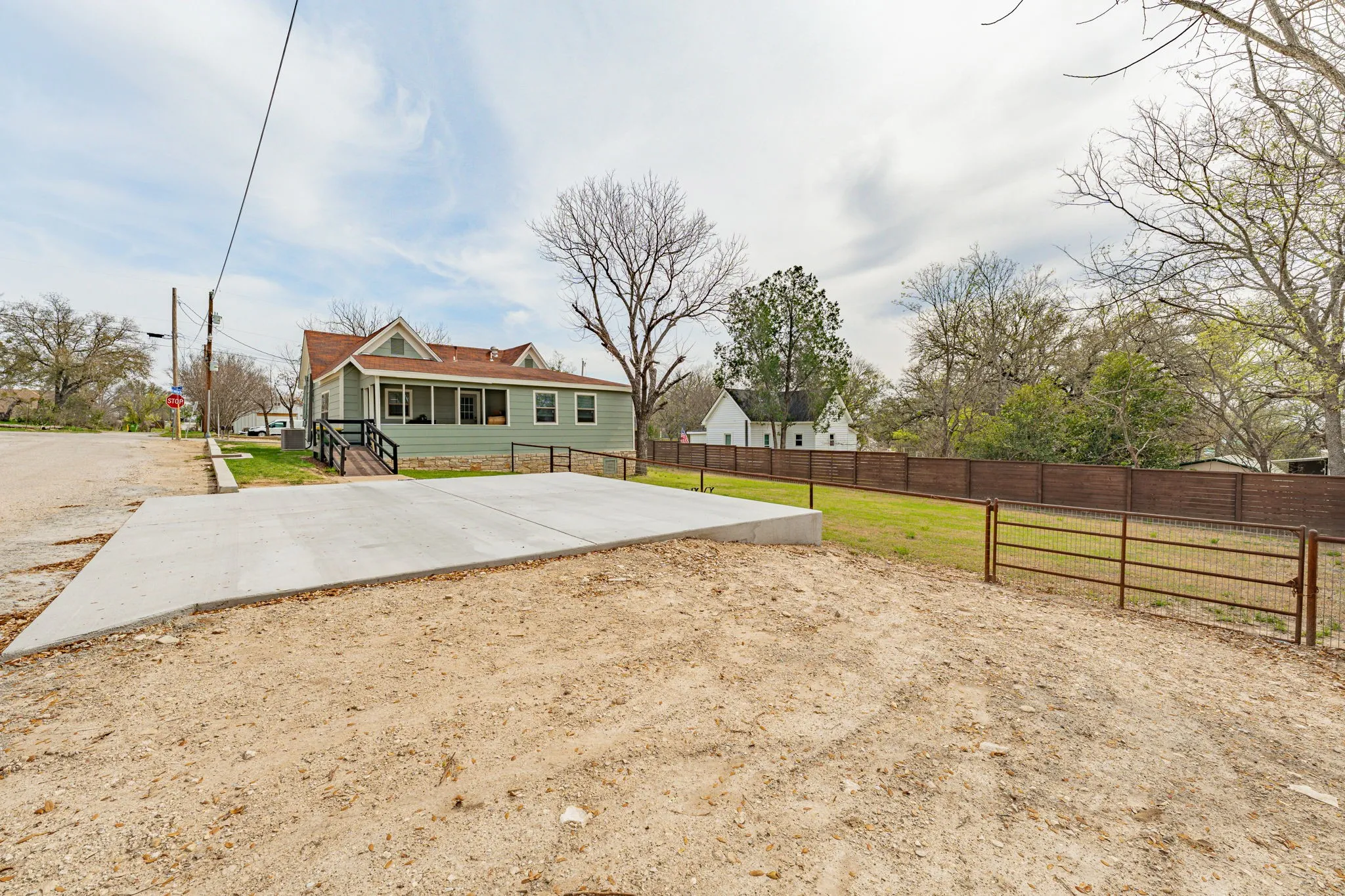 Single Family Residence For Sale in Hamilton County , 412 N Kirk Street, Hico, Texas 76457, 3 Bedrooms, 1 Bathroom, Garage spaces, 1,302 Sqft, built in 1940, Preowned, Price $255,000, mls#21211241, Real Estate Agent in Hico, Homes For Sale in Hamilton county, Homes For Sale in Hico, Realtor in Hico Texas, Real Estate Brokerage Independent Realty Texas, Luminita Cordes Realtor