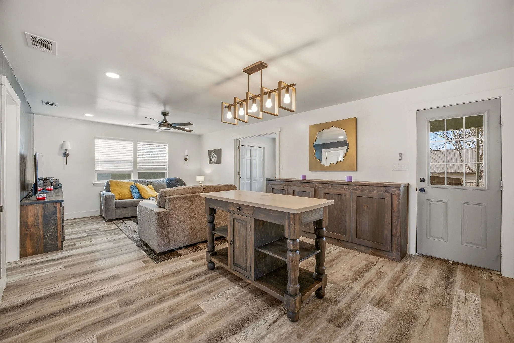 Single Family Residence For Sale in Hamilton County , 412 N Kirk Street, Hico, Texas 76457, 3 Bedrooms, 1 Bathroom, Garage spaces, 1,302 Sqft, built in 1940, Preowned, Price $255,000, mls#21211241, Real Estate Agent in Hico, Homes For Sale in Hamilton county, Homes For Sale in Hico, Realtor in Hico Texas, Real Estate Brokerage Independent Realty Texas, Luminita Cordes Realtor