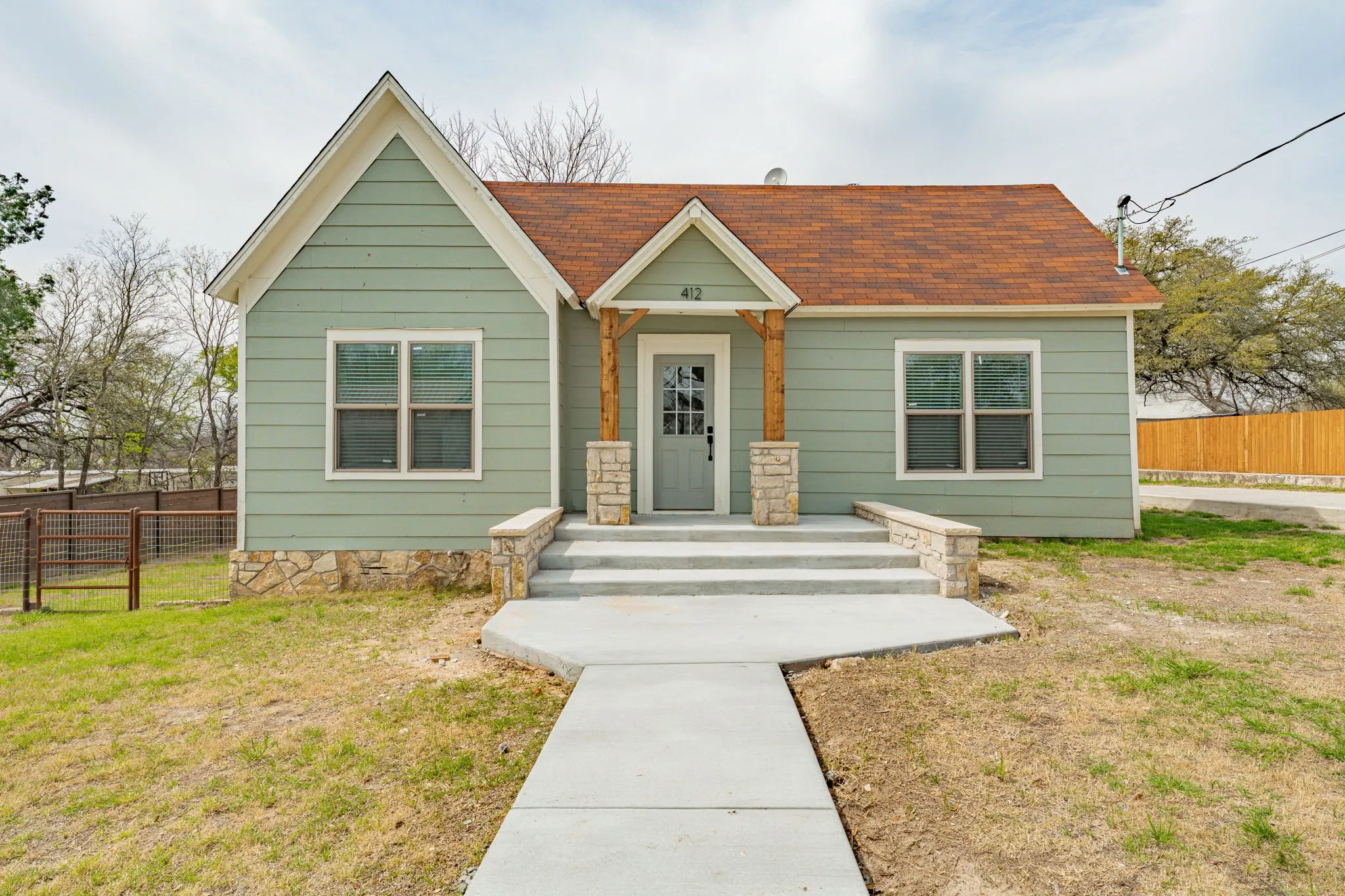 Single Family Residence For Sale in Hamilton County , 412 N Kirk Street, Hico, Texas 76457, 3 Bedrooms, 1 Bathroom, Garage spaces, 1,302 Sqft, built in 1940, Preowned, Price $255,000, mls#21211241, Real Estate Agent in Hico, Homes For Sale in Hamilton county, Homes For Sale in Hico, Realtor in Hico Texas, Real Estate Brokerage Independent Realty Texas, Luminita Cordes Realtor