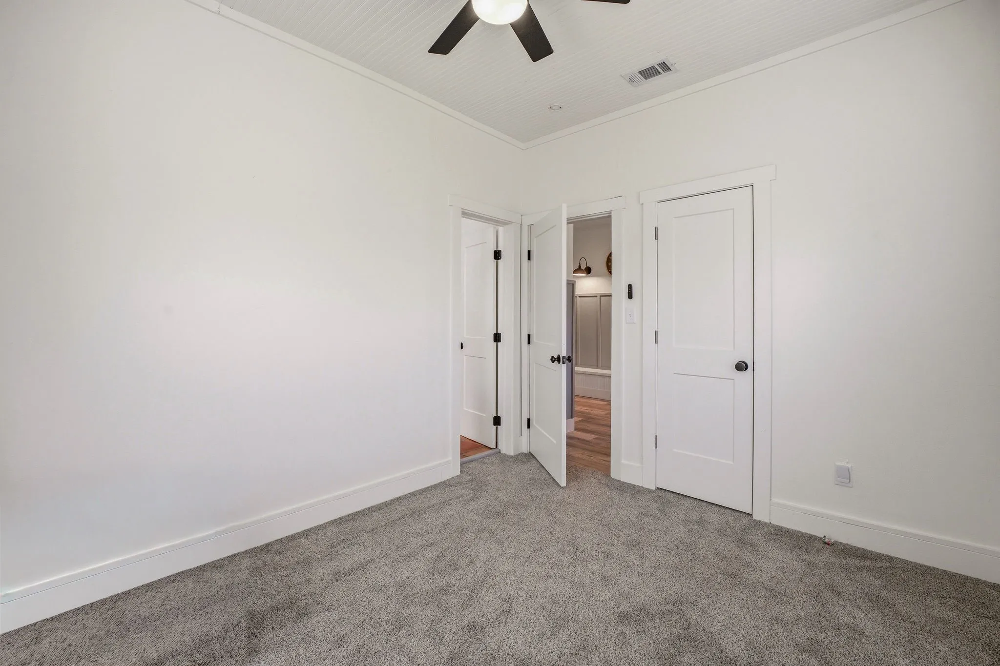 Single Family Residence For Sale in Hamilton County , 412 N Kirk Street, Hico, Texas 76457, 3 Bedrooms, 1 Bathroom, Garage spaces, 1,302 Sqft, built in 1940, Preowned, Price $255,000, mls#21211241, Real Estate Agent in Hico, Homes For Sale in Hamilton county, Homes For Sale in Hico, Realtor in Hico Texas, Real Estate Brokerage Independent Realty Texas, Luminita Cordes Realtor