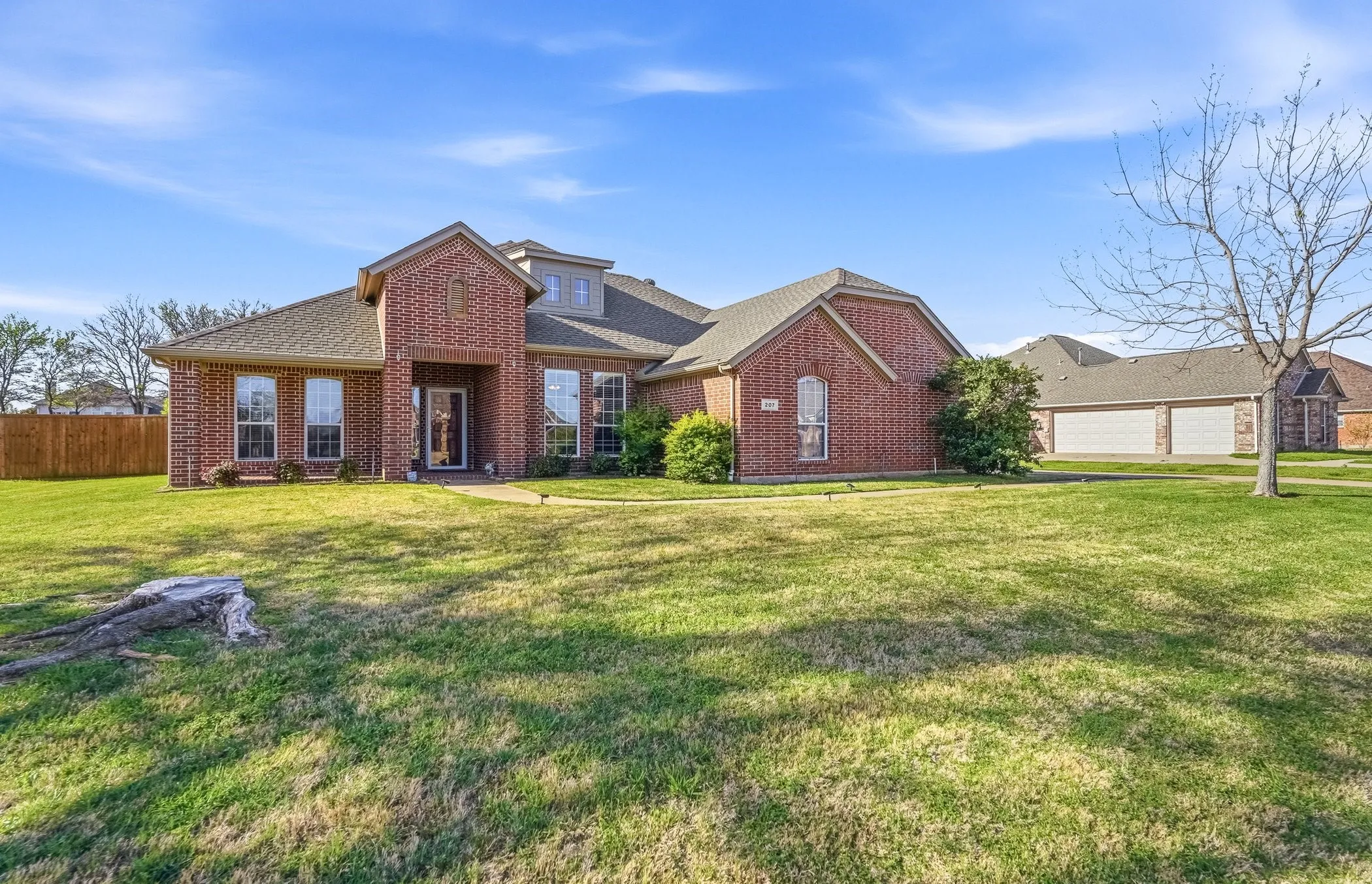 Single Family Residence For Sale in Denton County , 207 Moonlit Path Drive, Shady Shores, Texas 76208, 4 Bedrooms, 4 Bathrooms, 3 Garage spaces, 3,318 Sqft, built in 2004, Price $699,900, mls#21185522, Real Estate Agent in Shady Shores, Homes For Sale in Denton county, Homes For Sale in Shady Shores, Realtor in Shady Shores Texas, Real Estate Brokerage Independent Realty Texas, Luminita Cordes Realtor