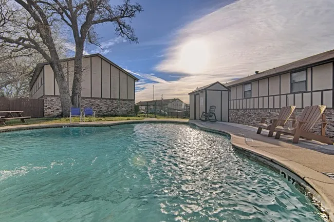 Apartment For Rent in Tarrant County , 820 Southeast Parkway, Azle, Texas 76020, 2 Bedroom, 1 Bathroom, Garage spaces, 786 Sqft, built in 1985, mls#21211331, Real Estate Agent in Azle, Homes For Rent in Tarrant county, Homes For Rent in Azle, Realtor in Azle Texas, Real Estate Brokerage Independent Realty Texas, Luminita Cordes Realtor