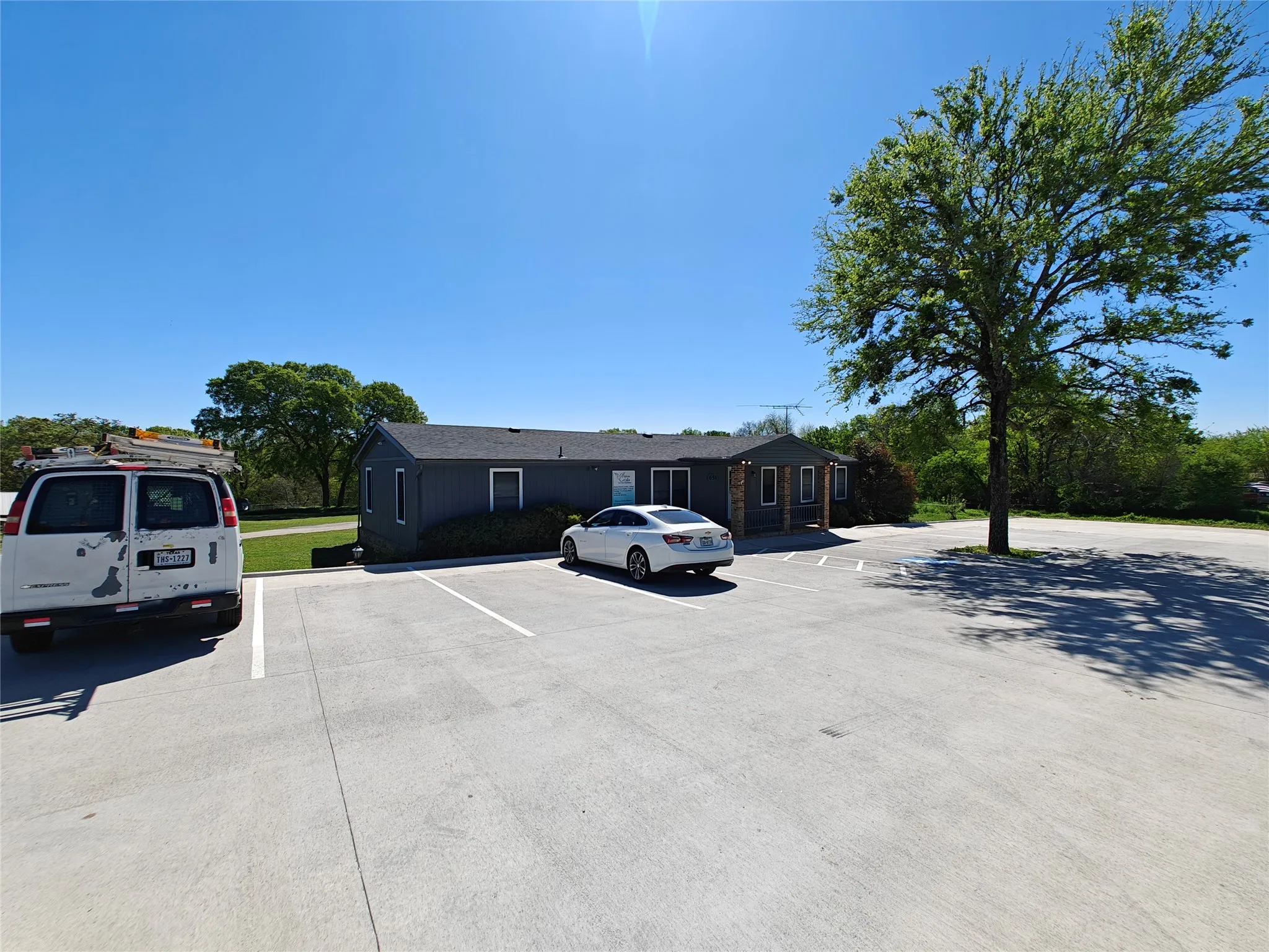 Retail For Rent in Collin County , 651 W New hope, Mc Kinney, Texas 75071, 0, 0, Garage spaces, 1,848 Sqft, built in 1983, Preowned, mls#21210506, Real Estate Agent in Mc Kinney, Homes For Rent in Collin county, Homes For Rent in Mc Kinney, Realtor in Mc Kinney Texas, Real Estate Brokerage Independent Realty Texas, Luminita Cordes Realtor