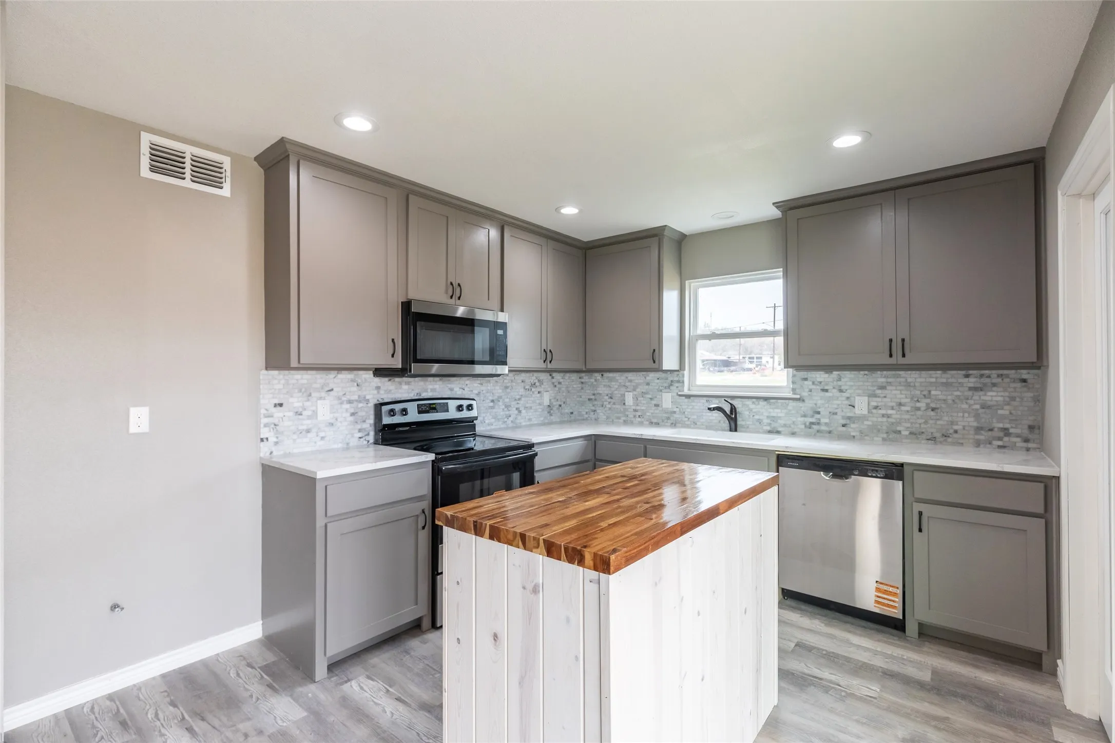 Single Family Residence For Sale in Coleman County , 708 W 1st Street, Coleman, Texas 76834, 3 Bedroom, 3 Bathroom, Garage spaces, 1,203 Sqft, built in 2026, New Construction - Complete, mls#21209180, Real Estate Agent in Coleman, Homes For Sale in Coleman county, Homes For Sale in Coleman, Realtor in Coleman Texas, Real Estate Brokerage Independent Realty Texas, Luminita Cordes Realtor