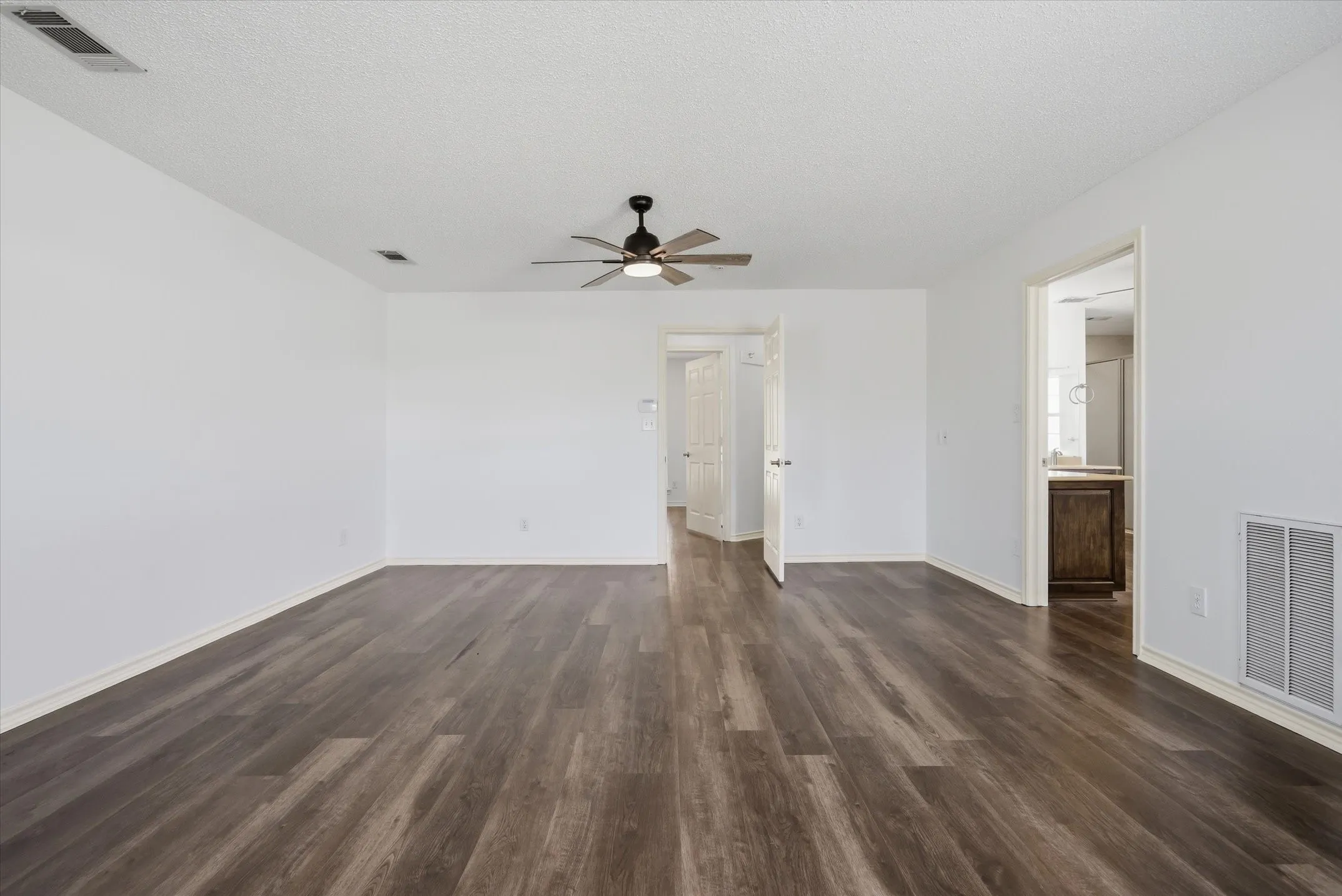 Single Family Residence For Sale in Van Zandt County , 2146 VZ County Road 2205, Canton, Texas 75103, 3 Bedroom, 3 Bathroom, 6 Garage spaces, 2,950 Sqft, built in 1998, Preowned, mls#21196797, Real Estate Agent in Canton, Homes For Sale in Van Zandt county, Homes For Sale in Canton, Realtor in Canton Texas, Real Estate Brokerage Independent Realty Texas, Luminita Cordes Realtor