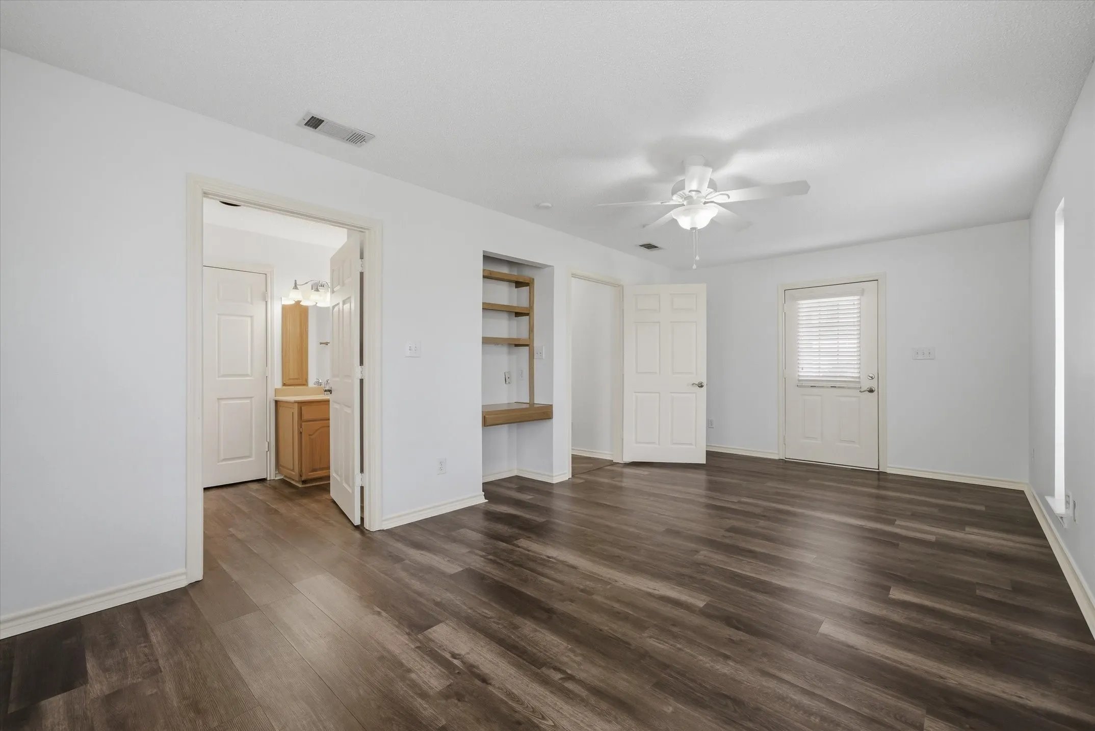Single Family Residence For Sale in Van Zandt County , 2146 VZ County Road 2205, Canton, Texas 75103, 3 Bedroom, 3 Bathroom, 6 Garage spaces, 2,950 Sqft, built in 1998, Preowned, mls#21196797, Real Estate Agent in Canton, Homes For Sale in Van Zandt county, Homes For Sale in Canton, Realtor in Canton Texas, Real Estate Brokerage Independent Realty Texas, Luminita Cordes Realtor