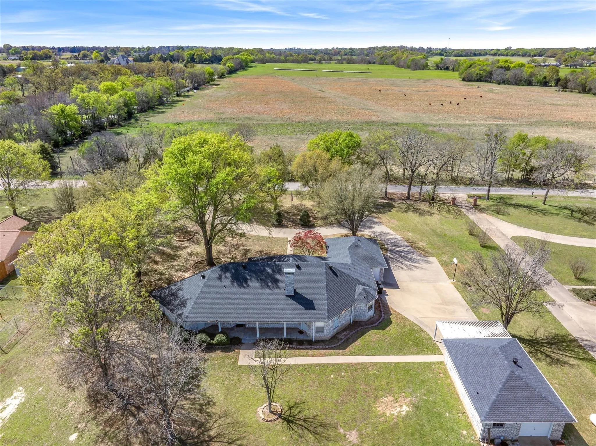 Single Family Residence For Sale in Van Zandt County , 2146 VZ County Road 2205, Canton, Texas 75103, 3 Bedroom, 3 Bathroom, 6 Garage spaces, 2,950 Sqft, built in 1998, Preowned, mls#21196797, Real Estate Agent in Canton, Homes For Sale in Van Zandt county, Homes For Sale in Canton, Realtor in Canton Texas, Real Estate Brokerage Independent Realty Texas, Luminita Cordes Realtor