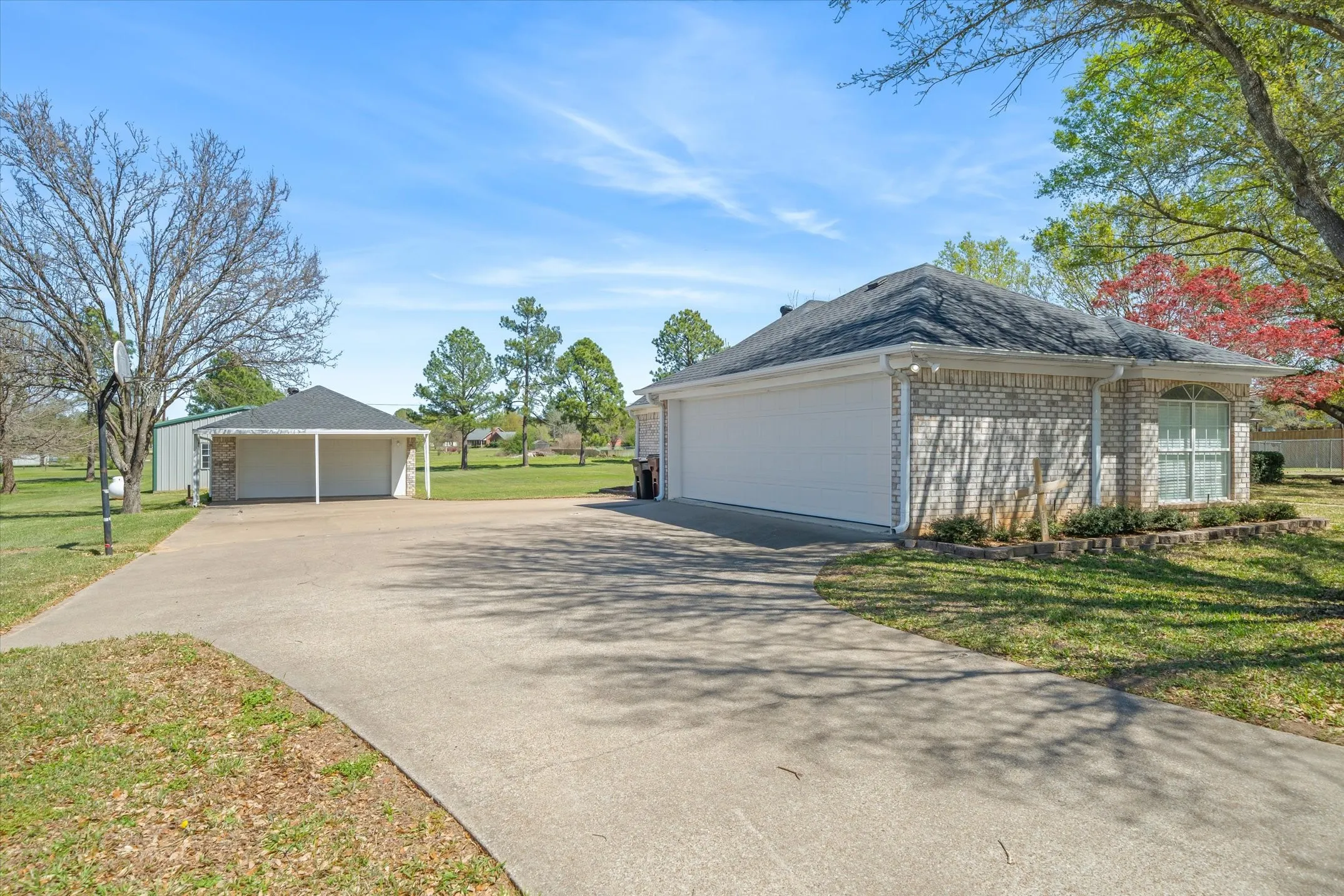 Single Family Residence For Sale in Van Zandt County , 2146 VZ County Road 2205, Canton, Texas 75103, 3 Bedroom, 3 Bathroom, 6 Garage spaces, 2,950 Sqft, built in 1998, Preowned, mls#21196797, Real Estate Agent in Canton, Homes For Sale in Van Zandt county, Homes For Sale in Canton, Realtor in Canton Texas, Real Estate Brokerage Independent Realty Texas, Luminita Cordes Realtor