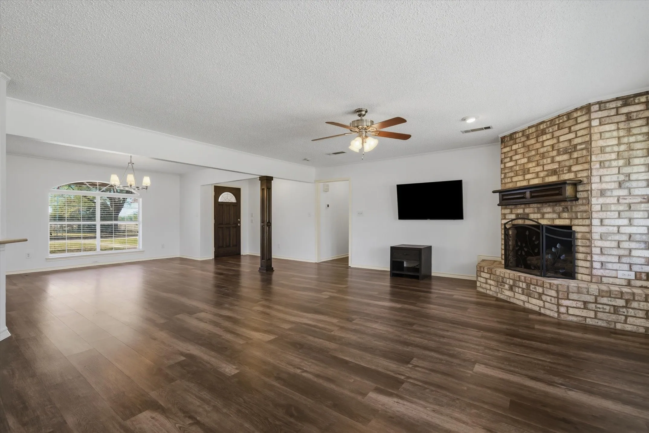 Single Family Residence For Sale in Van Zandt County , 2146 VZ County Road 2205, Canton, Texas 75103, 3 Bedroom, 3 Bathroom, 6 Garage spaces, 2,950 Sqft, built in 1998, Preowned, mls#21196797, Real Estate Agent in Canton, Homes For Sale in Van Zandt county, Homes For Sale in Canton, Realtor in Canton Texas, Real Estate Brokerage Independent Realty Texas, Luminita Cordes Realtor
