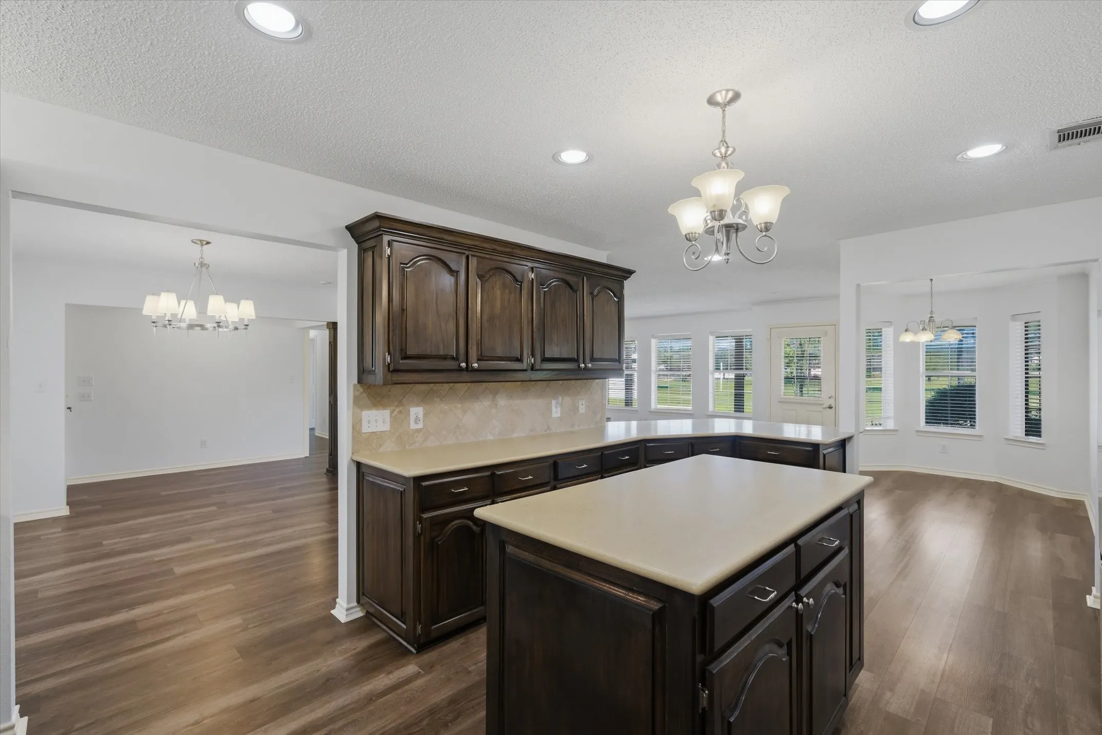 Single Family Residence For Sale in Van Zandt County , 2146 VZ County Road 2205, Canton, Texas 75103, 3 Bedroom, 3 Bathroom, 6 Garage spaces, 2,950 Sqft, built in 1998, Preowned, mls#21196797, Real Estate Agent in Canton, Homes For Sale in Van Zandt county, Homes For Sale in Canton, Realtor in Canton Texas, Real Estate Brokerage Independent Realty Texas, Luminita Cordes Realtor