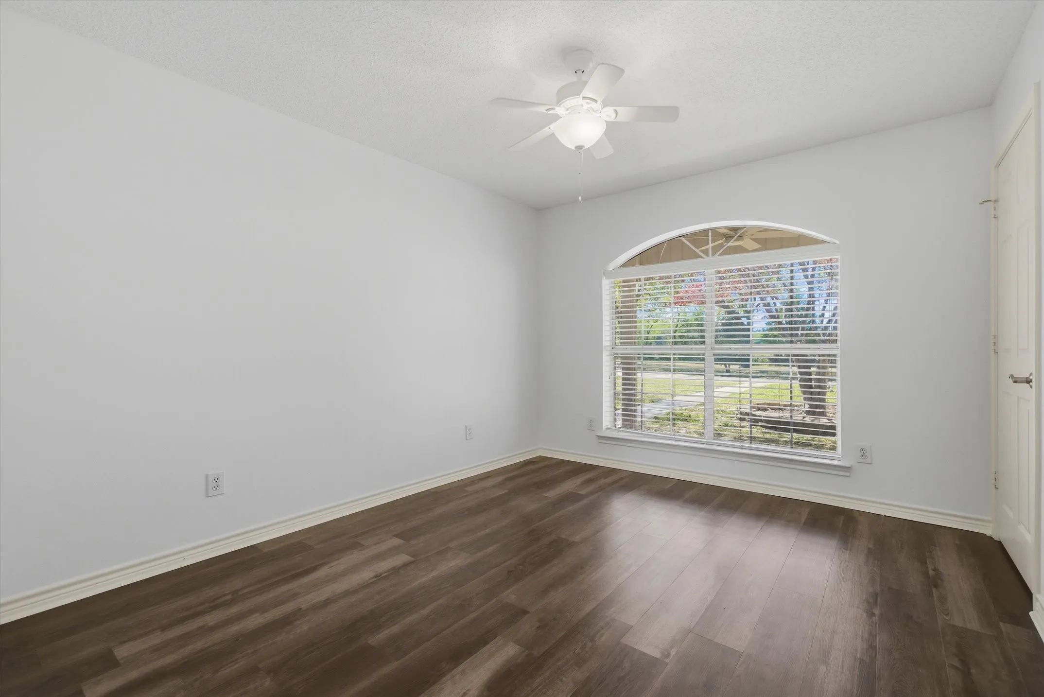 Single Family Residence For Sale in Van Zandt County , 2146 VZ County Road 2205, Canton, Texas 75103, 3 Bedroom, 3 Bathroom, 6 Garage spaces, 2,950 Sqft, built in 1998, Preowned, mls#21196797, Real Estate Agent in Canton, Homes For Sale in Van Zandt county, Homes For Sale in Canton, Realtor in Canton Texas, Real Estate Brokerage Independent Realty Texas, Luminita Cordes Realtor