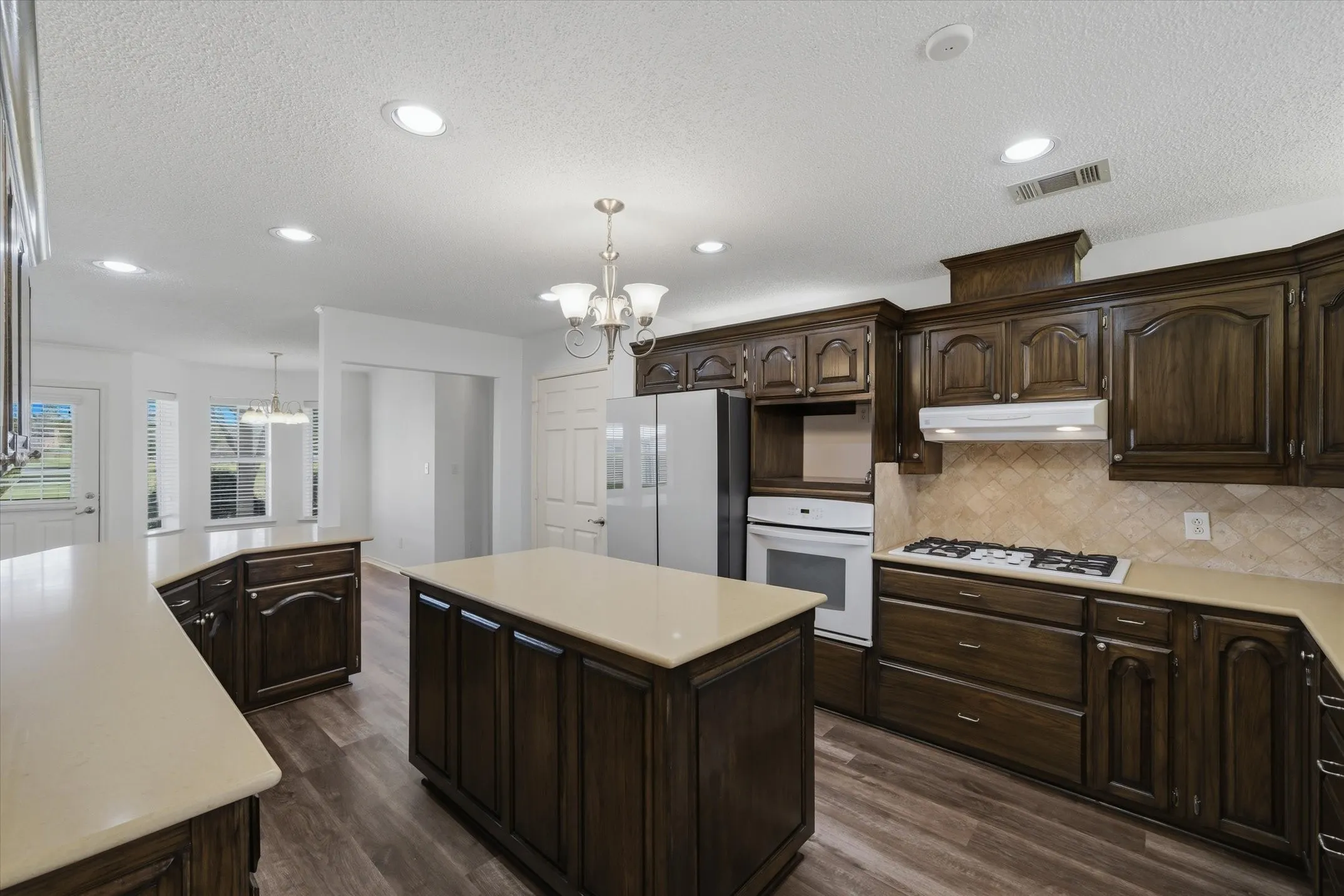 Single Family Residence For Sale in Van Zandt County , 2146 VZ County Road 2205, Canton, Texas 75103, 3 Bedroom, 3 Bathroom, 6 Garage spaces, 2,950 Sqft, built in 1998, Preowned, mls#21196797, Real Estate Agent in Canton, Homes For Sale in Van Zandt county, Homes For Sale in Canton, Realtor in Canton Texas, Real Estate Brokerage Independent Realty Texas, Luminita Cordes Realtor