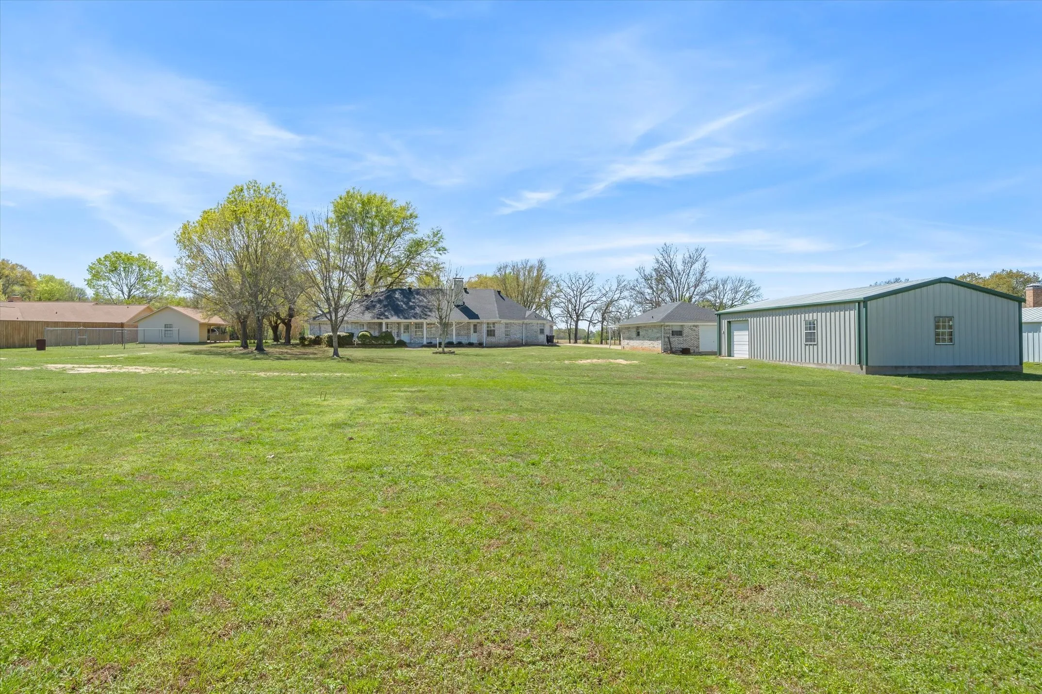 Single Family Residence For Sale in Van Zandt County , 2146 VZ County Road 2205, Canton, Texas 75103, 3 Bedroom, 3 Bathroom, 6 Garage spaces, 2,950 Sqft, built in 1998, Preowned, mls#21196797, Real Estate Agent in Canton, Homes For Sale in Van Zandt county, Homes For Sale in Canton, Realtor in Canton Texas, Real Estate Brokerage Independent Realty Texas, Luminita Cordes Realtor