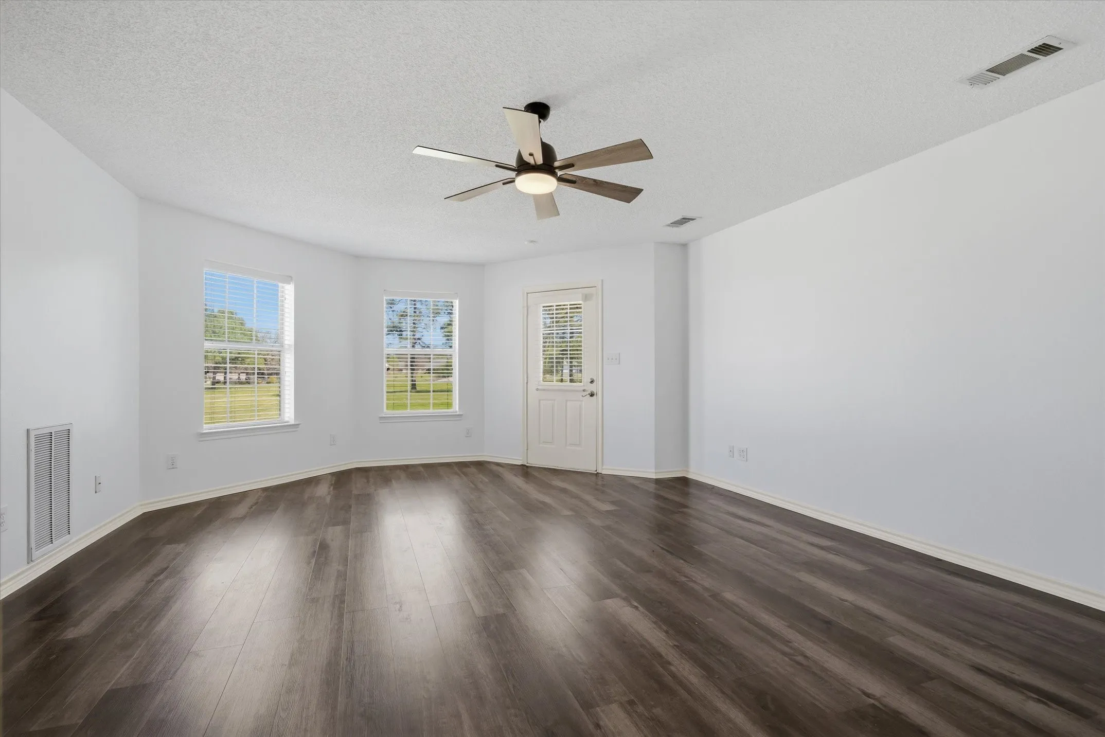 Single Family Residence For Sale in Van Zandt County , 2146 VZ County Road 2205, Canton, Texas 75103, 3 Bedroom, 3 Bathroom, 6 Garage spaces, 2,950 Sqft, built in 1998, Preowned, mls#21196797, Real Estate Agent in Canton, Homes For Sale in Van Zandt county, Homes For Sale in Canton, Realtor in Canton Texas, Real Estate Brokerage Independent Realty Texas, Luminita Cordes Realtor