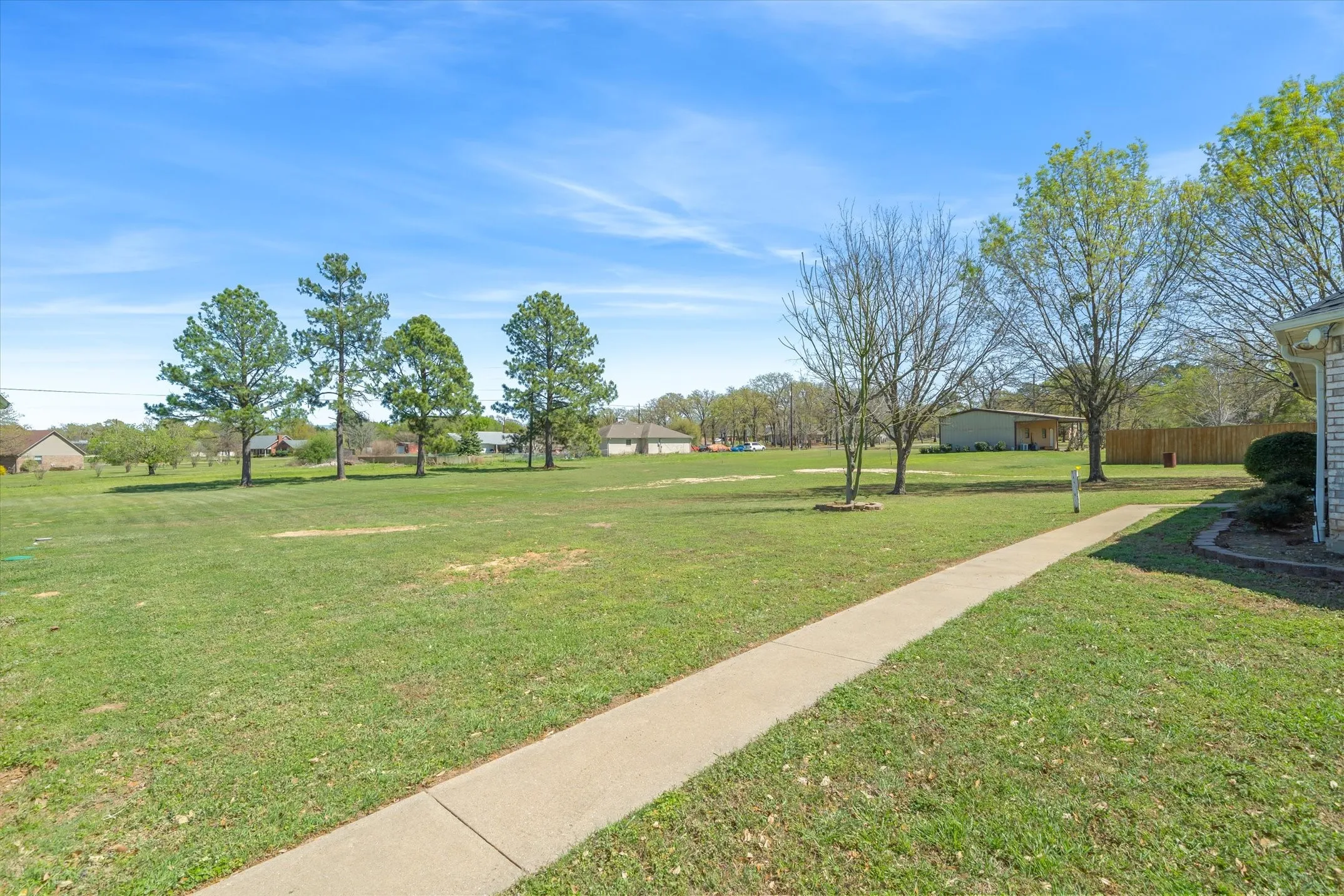 Single Family Residence For Sale in Van Zandt County , 2146 VZ County Road 2205, Canton, Texas 75103, 3 Bedroom, 3 Bathroom, 6 Garage spaces, 2,950 Sqft, built in 1998, Preowned, mls#21196797, Real Estate Agent in Canton, Homes For Sale in Van Zandt county, Homes For Sale in Canton, Realtor in Canton Texas, Real Estate Brokerage Independent Realty Texas, Luminita Cordes Realtor