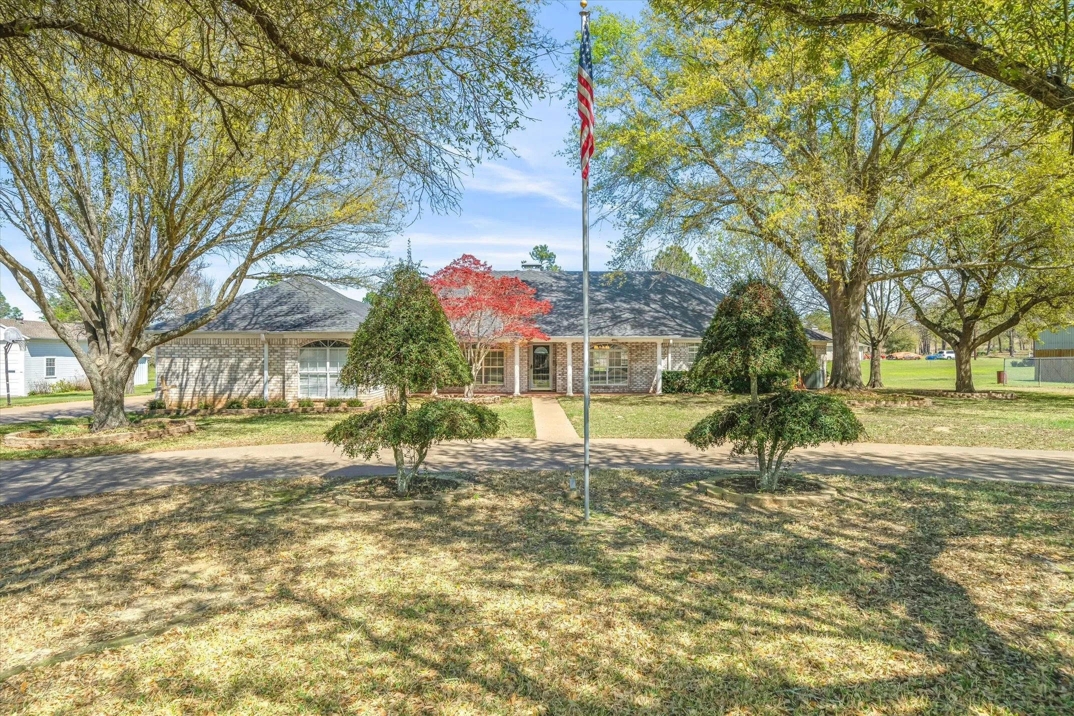 Single Family Residence For Sale in Van Zandt County , 2146 VZ County Road 2205, Canton, Texas 75103, 3 Bedroom, 3 Bathroom, 6 Garage spaces, 2,950 Sqft, built in 1998, Preowned, mls#21196797, Real Estate Agent in Canton, Homes For Sale in Van Zandt county, Homes For Sale in Canton, Realtor in Canton Texas, Real Estate Brokerage Independent Realty Texas, Luminita Cordes Realtor
