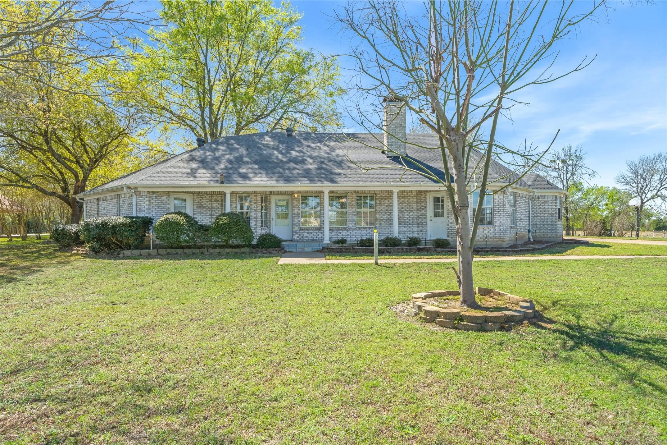 Single Family Residence For Sale in Van Zandt County , 2146 VZ County Road 2205, Canton, Texas 75103, 3 Bedroom, 3 Bathroom, 6 Garage spaces, 2,950 Sqft, built in 1998, Preowned, mls#21196797, Real Estate Agent in Canton, Homes For Sale in Van Zandt county, Homes For Sale in Canton, Realtor in Canton Texas, Real Estate Brokerage Independent Realty Texas, Luminita Cordes Realtor