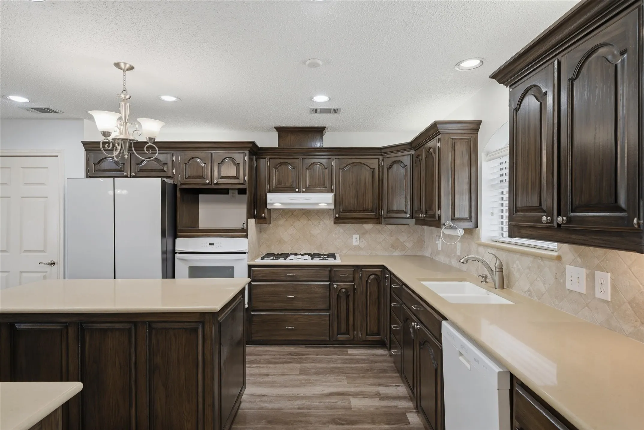 Single Family Residence For Sale in Van Zandt County , 2146 VZ County Road 2205, Canton, Texas 75103, 3 Bedroom, 3 Bathroom, 6 Garage spaces, 2,950 Sqft, built in 1998, Preowned, mls#21196797, Real Estate Agent in Canton, Homes For Sale in Van Zandt county, Homes For Sale in Canton, Realtor in Canton Texas, Real Estate Brokerage Independent Realty Texas, Luminita Cordes Realtor