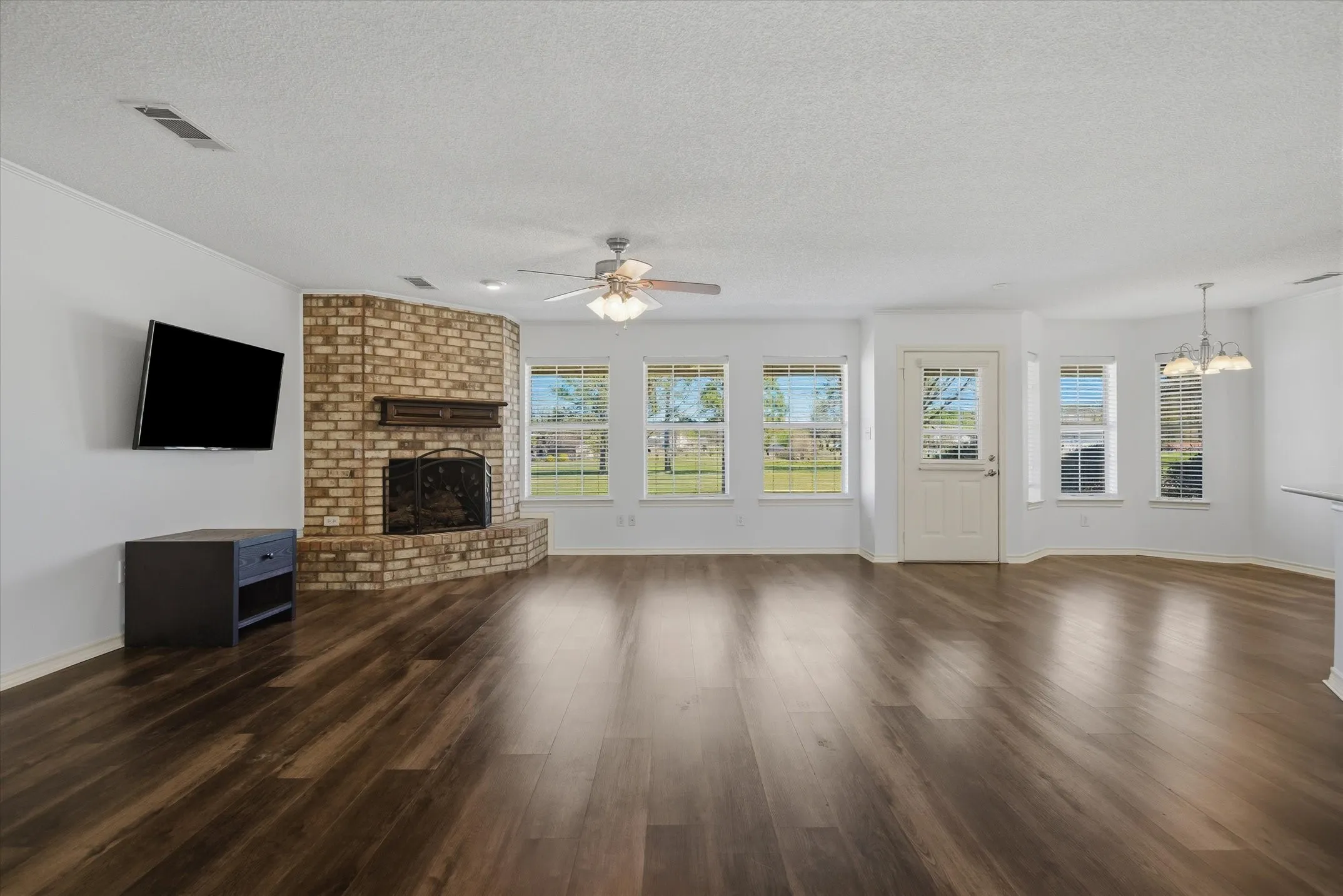 Single Family Residence For Sale in Van Zandt County , 2146 VZ County Road 2205, Canton, Texas 75103, 3 Bedroom, 3 Bathroom, 6 Garage spaces, 2,950 Sqft, built in 1998, Preowned, mls#21196797, Real Estate Agent in Canton, Homes For Sale in Van Zandt county, Homes For Sale in Canton, Realtor in Canton Texas, Real Estate Brokerage Independent Realty Texas, Luminita Cordes Realtor