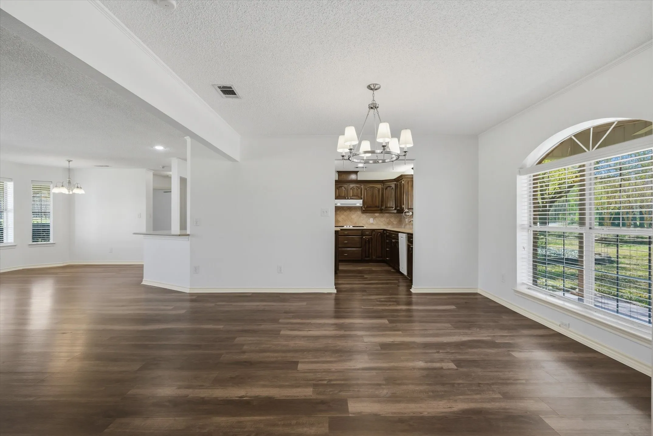 Single Family Residence For Sale in Van Zandt County , 2146 VZ County Road 2205, Canton, Texas 75103, 3 Bedroom, 3 Bathroom, 6 Garage spaces, 2,950 Sqft, built in 1998, Preowned, mls#21196797, Real Estate Agent in Canton, Homes For Sale in Van Zandt county, Homes For Sale in Canton, Realtor in Canton Texas, Real Estate Brokerage Independent Realty Texas, Luminita Cordes Realtor