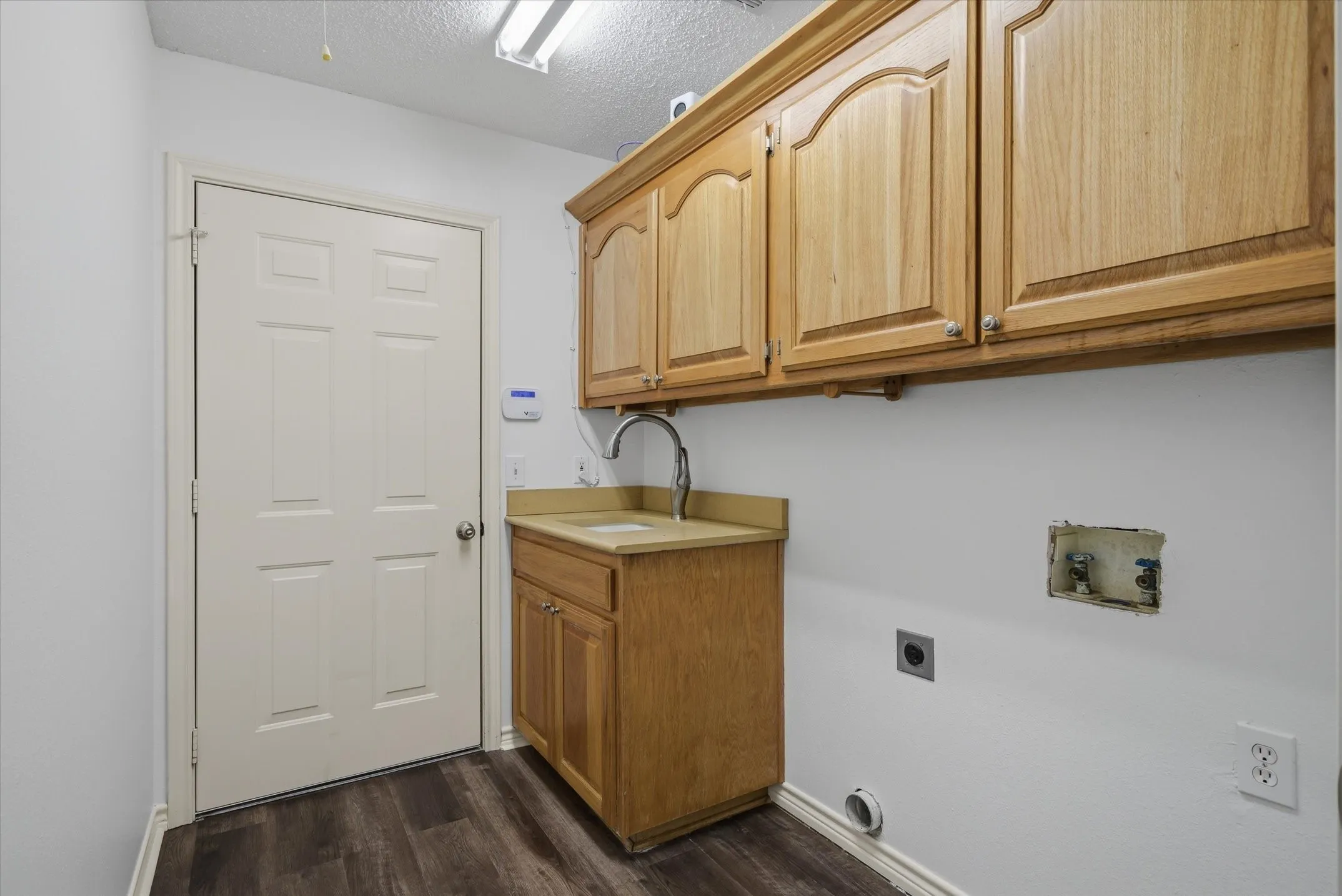 Single Family Residence For Sale in Van Zandt County , 2146 VZ County Road 2205, Canton, Texas 75103, 3 Bedroom, 3 Bathroom, 6 Garage spaces, 2,950 Sqft, built in 1998, Preowned, mls#21196797, Real Estate Agent in Canton, Homes For Sale in Van Zandt county, Homes For Sale in Canton, Realtor in Canton Texas, Real Estate Brokerage Independent Realty Texas, Luminita Cordes Realtor