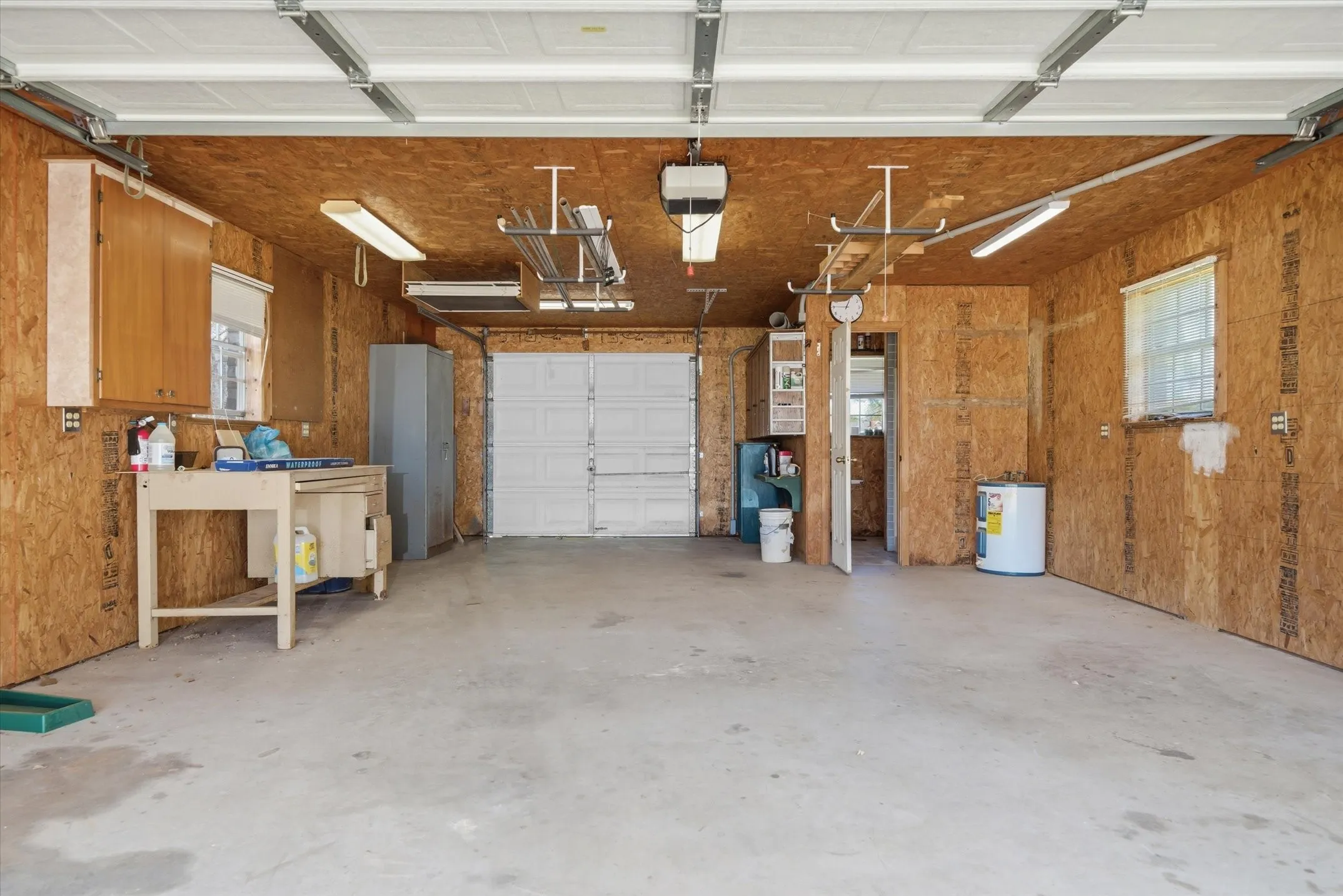 Single Family Residence For Sale in Van Zandt County , 2146 VZ County Road 2205, Canton, Texas 75103, 3 Bedroom, 3 Bathroom, 6 Garage spaces, 2,950 Sqft, built in 1998, Preowned, mls#21196797, Real Estate Agent in Canton, Homes For Sale in Van Zandt county, Homes For Sale in Canton, Realtor in Canton Texas, Real Estate Brokerage Independent Realty Texas, Luminita Cordes Realtor