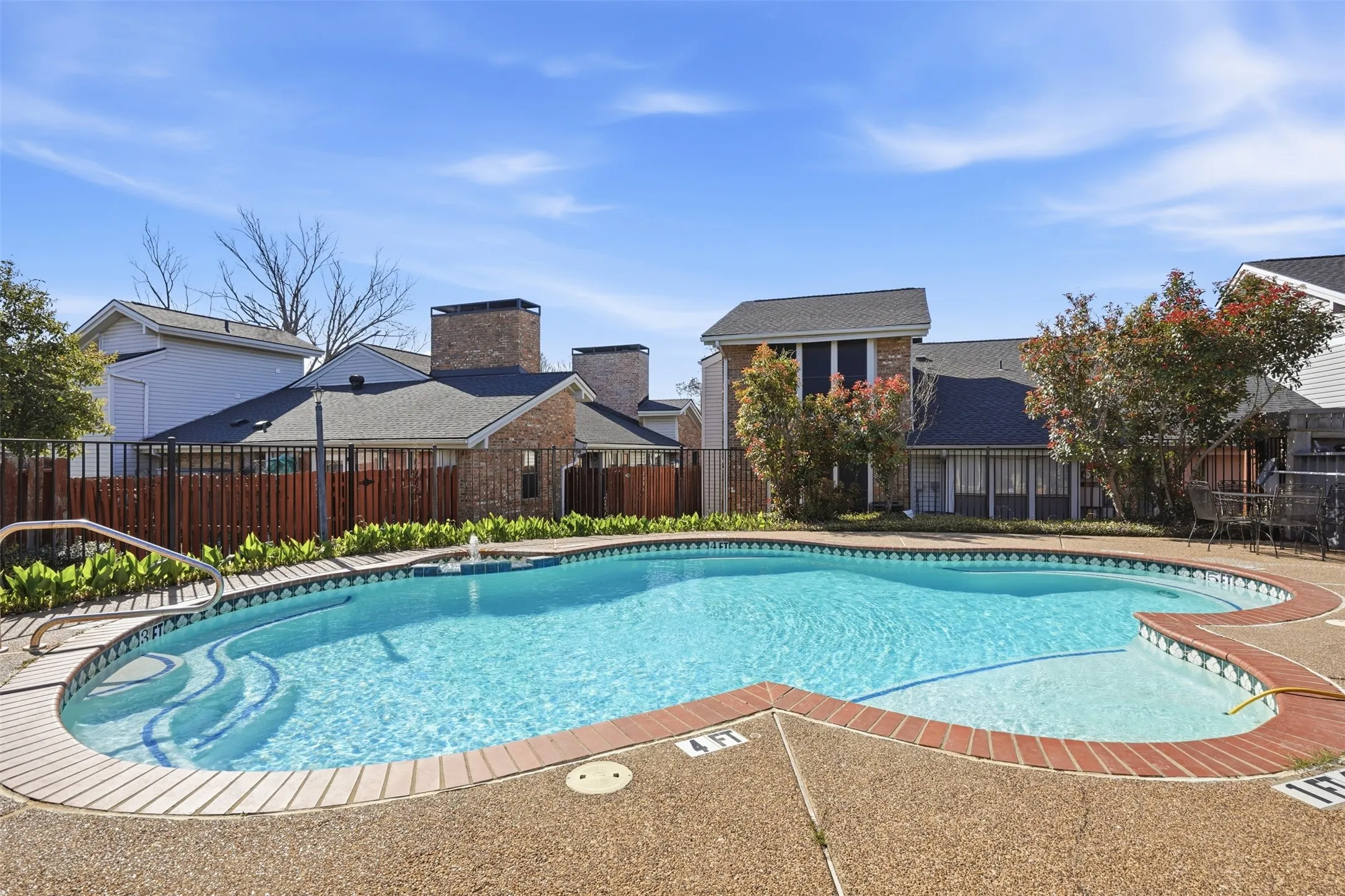 Condominium For Sale in Tarrant County , 2518 Shady Ridge Drive, Bedford, Texas 76021, 1 Bedroom, 1 Bathroom, Garage spaces, 768 Sqft, built in 1983, mls#21211412, Real Estate Agent in Bedford, Homes For Sale in Tarrant county, Homes For Sale in Bedford, Realtor in Bedford Texas, Real Estate Brokerage Independent Realty Texas, Luminita Cordes Realtor