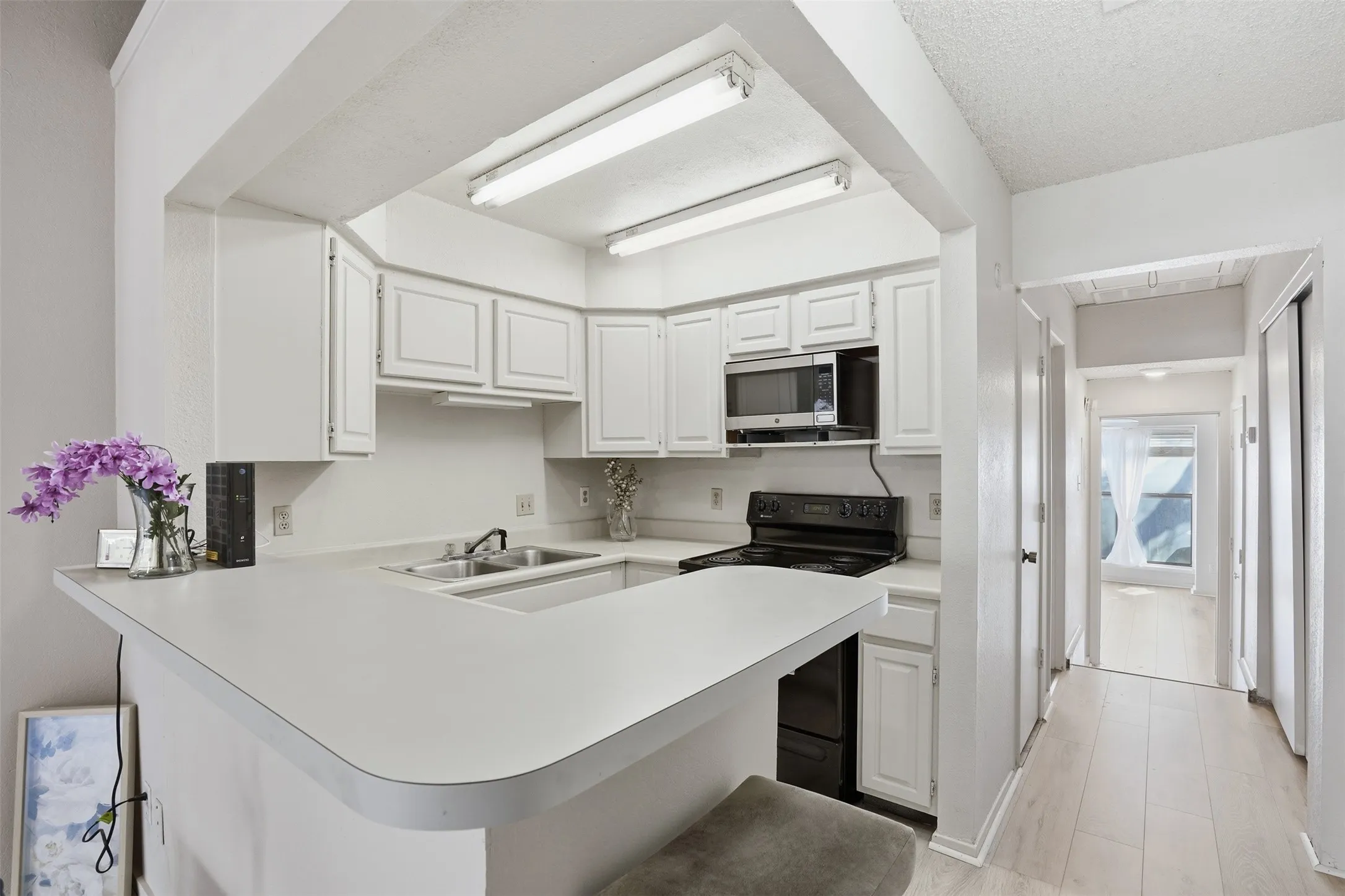 Condominium For Sale in Tarrant County , 2518 Shady Ridge Drive, Bedford, Texas 76021, 1 Bedroom, 1 Bathroom, Garage spaces, 768 Sqft, built in 1983, mls#21211412, Real Estate Agent in Bedford, Homes For Sale in Tarrant county, Homes For Sale in Bedford, Realtor in Bedford Texas, Real Estate Brokerage Independent Realty Texas, Luminita Cordes Realtor