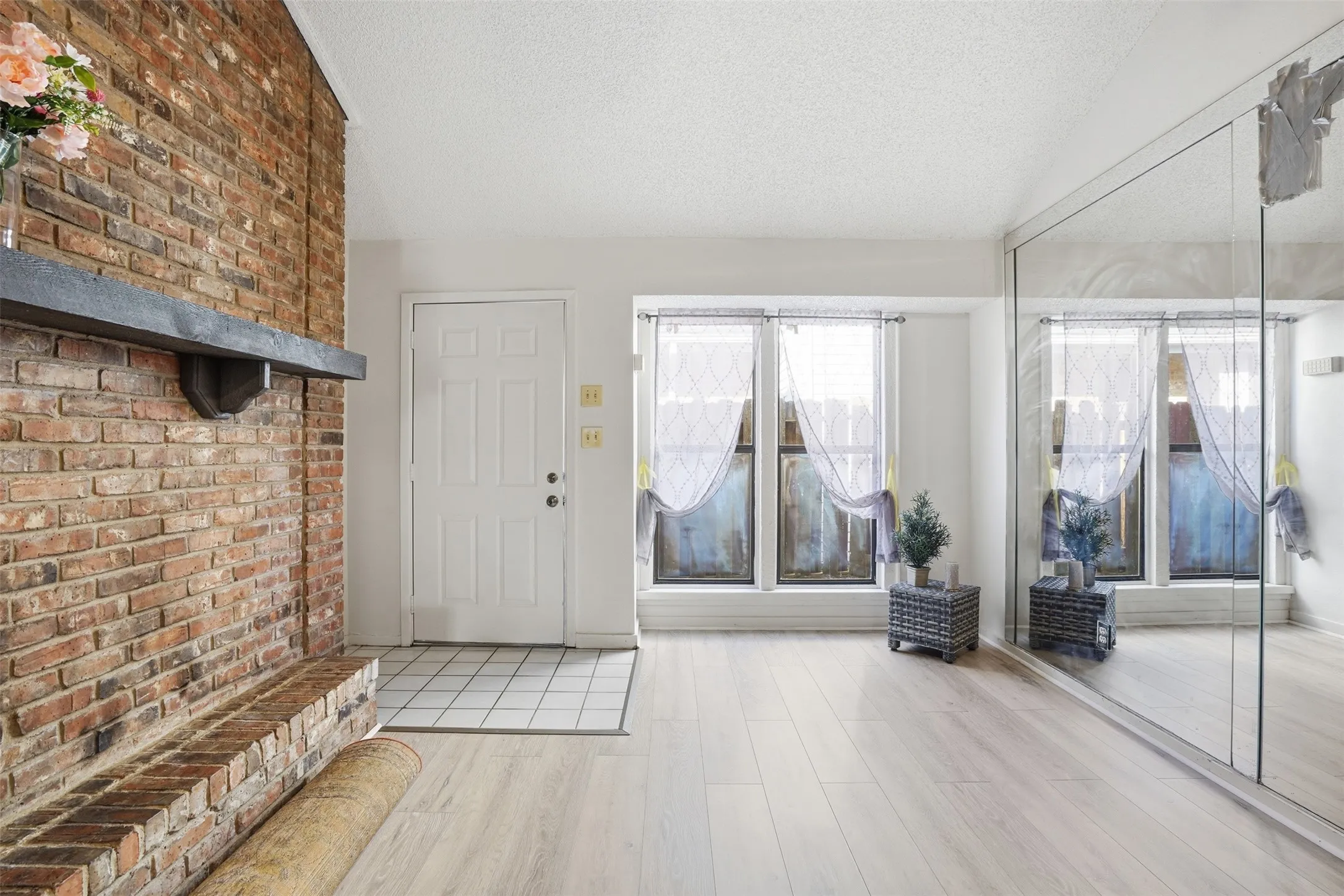Condominium For Sale in Tarrant County , 2518 Shady Ridge Drive, Bedford, Texas 76021, 1 Bedroom, 1 Bathroom, Garage spaces, 768 Sqft, built in 1983, mls#21211412, Real Estate Agent in Bedford, Homes For Sale in Tarrant county, Homes For Sale in Bedford, Realtor in Bedford Texas, Real Estate Brokerage Independent Realty Texas, Luminita Cordes Realtor