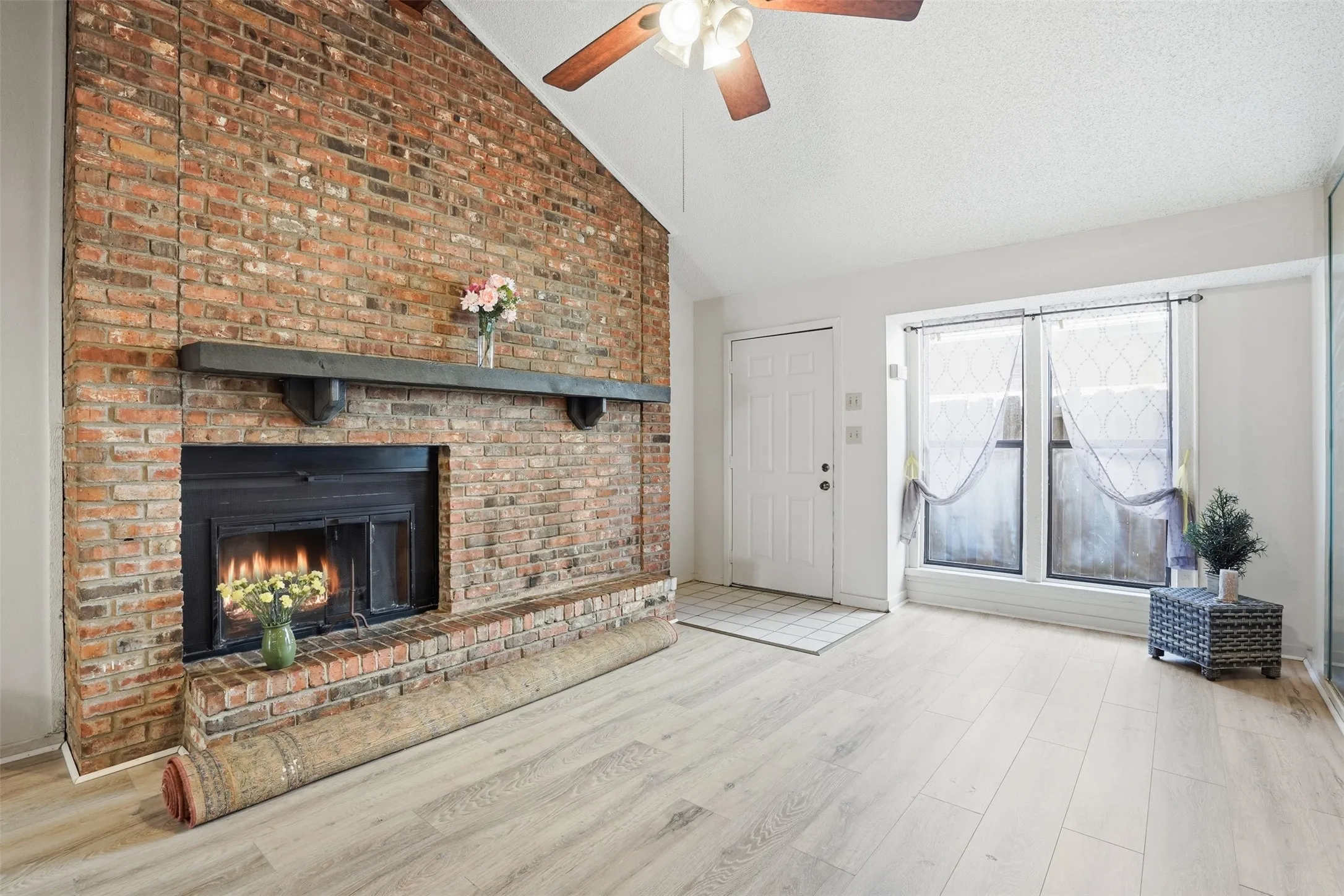 Condominium For Sale in Tarrant County , 2518 Shady Ridge Drive, Bedford, Texas 76021, 1 Bedroom, 1 Bathroom, Garage spaces, 768 Sqft, built in 1983, mls#21211412, Real Estate Agent in Bedford, Homes For Sale in Tarrant county, Homes For Sale in Bedford, Realtor in Bedford Texas, Real Estate Brokerage Independent Realty Texas, Luminita Cordes Realtor