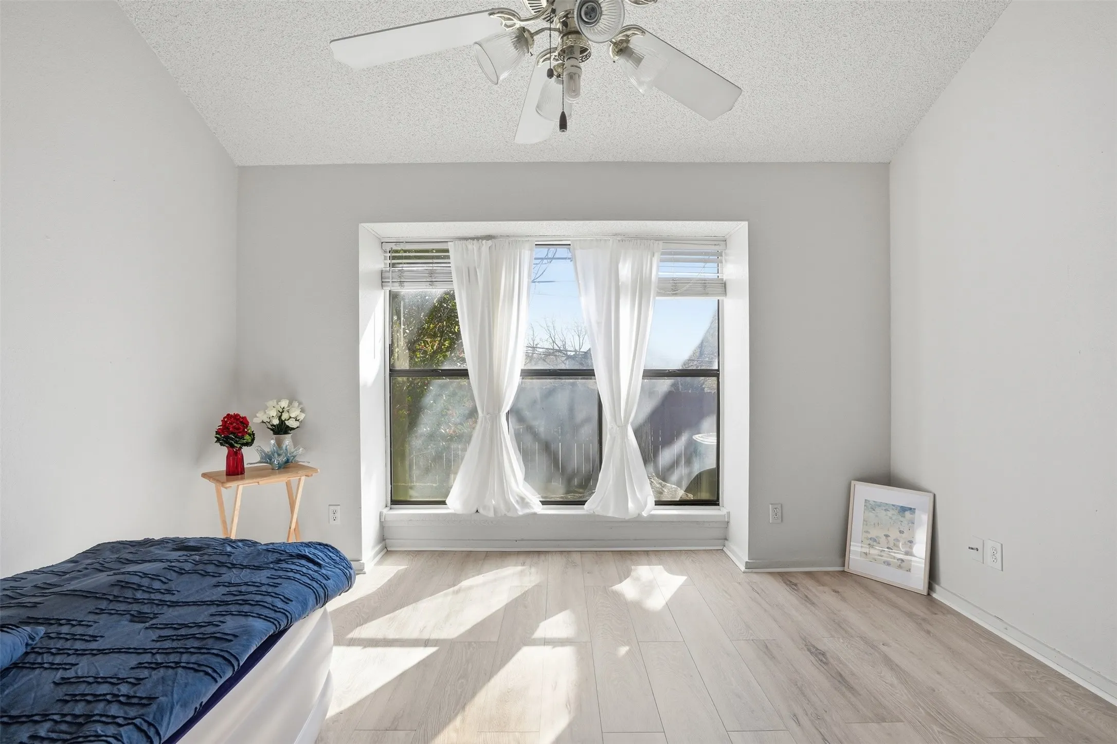 Condominium For Sale in Tarrant County , 2518 Shady Ridge Drive, Bedford, Texas 76021, 1 Bedroom, 1 Bathroom, Garage spaces, 768 Sqft, built in 1983, mls#21211412, Real Estate Agent in Bedford, Homes For Sale in Tarrant county, Homes For Sale in Bedford, Realtor in Bedford Texas, Real Estate Brokerage Independent Realty Texas, Luminita Cordes Realtor