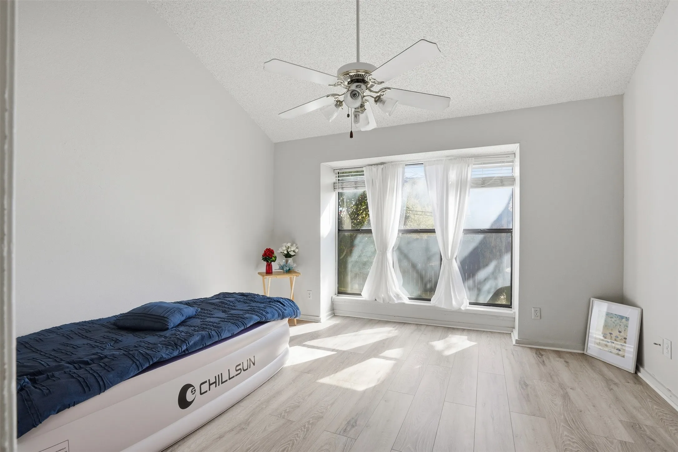 Condominium For Sale in Tarrant County , 2518 Shady Ridge Drive, Bedford, Texas 76021, 1 Bedroom, 1 Bathroom, Garage spaces, 768 Sqft, built in 1983, mls#21211412, Real Estate Agent in Bedford, Homes For Sale in Tarrant county, Homes For Sale in Bedford, Realtor in Bedford Texas, Real Estate Brokerage Independent Realty Texas, Luminita Cordes Realtor