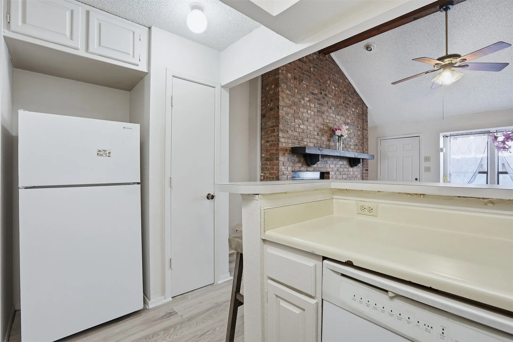 Condominium For Sale in Tarrant County , 2518 Shady Ridge Drive, Bedford, Texas 76021, 1 Bedroom, 1 Bathroom, Garage spaces, 768 Sqft, built in 1983, mls#21211412, Real Estate Agent in Bedford, Homes For Sale in Tarrant county, Homes For Sale in Bedford, Realtor in Bedford Texas, Real Estate Brokerage Independent Realty Texas, Luminita Cordes Realtor