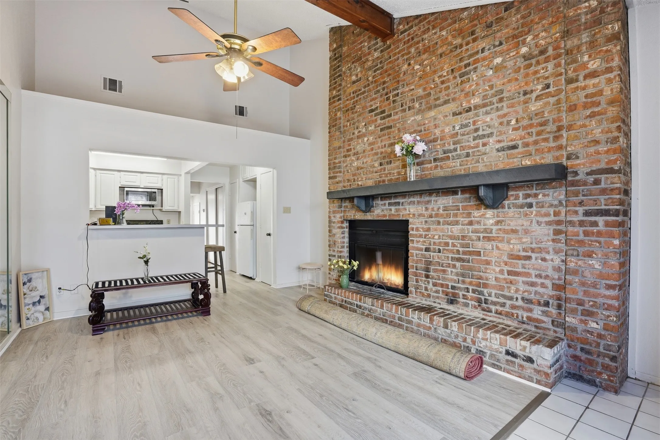 Condominium For Sale in Tarrant County , 2518 Shady Ridge Drive, Bedford, Texas 76021, 1 Bedroom, 1 Bathroom, Garage spaces, 768 Sqft, built in 1983, mls#21211412, Real Estate Agent in Bedford, Homes For Sale in Tarrant county, Homes For Sale in Bedford, Realtor in Bedford Texas, Real Estate Brokerage Independent Realty Texas, Luminita Cordes Realtor
