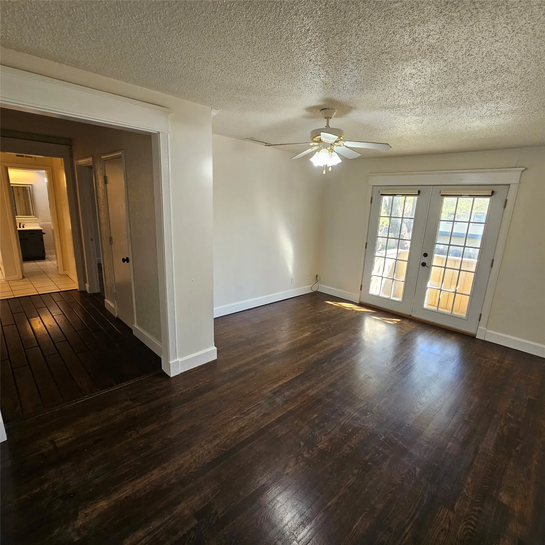 Condominium For Rent in Dallas County , 5919 Harvest Hill Road 2085, Dallas, Texas 75230, 1 Bedroom, 1 Bathroom, Garage spaces, 658 Sqft, built in 1970, Price $995, mls#21211485, Real Estate Agent in Dallas, Homes For Rent in Dallas county, Homes For Rent in Dallas, Realtor in Dallas Texas, Real Estate Brokerage Independent Realty Texas, Luminita Cordes Realtor