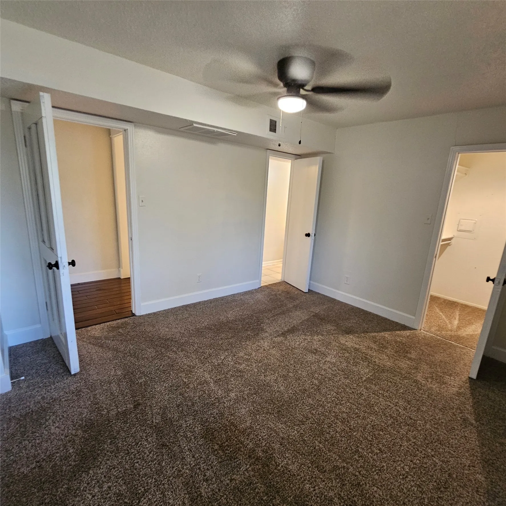 Condominium For Rent in Dallas County , 5919 Harvest Hill Road 2085, Dallas, Texas 75230, 1 Bedroom, 1 Bathroom, Garage spaces, 658 Sqft, built in 1970, Price $995, mls#21211485, Real Estate Agent in Dallas, Homes For Rent in Dallas county, Homes For Rent in Dallas, Realtor in Dallas Texas, Real Estate Brokerage Independent Realty Texas, Luminita Cordes Realtor