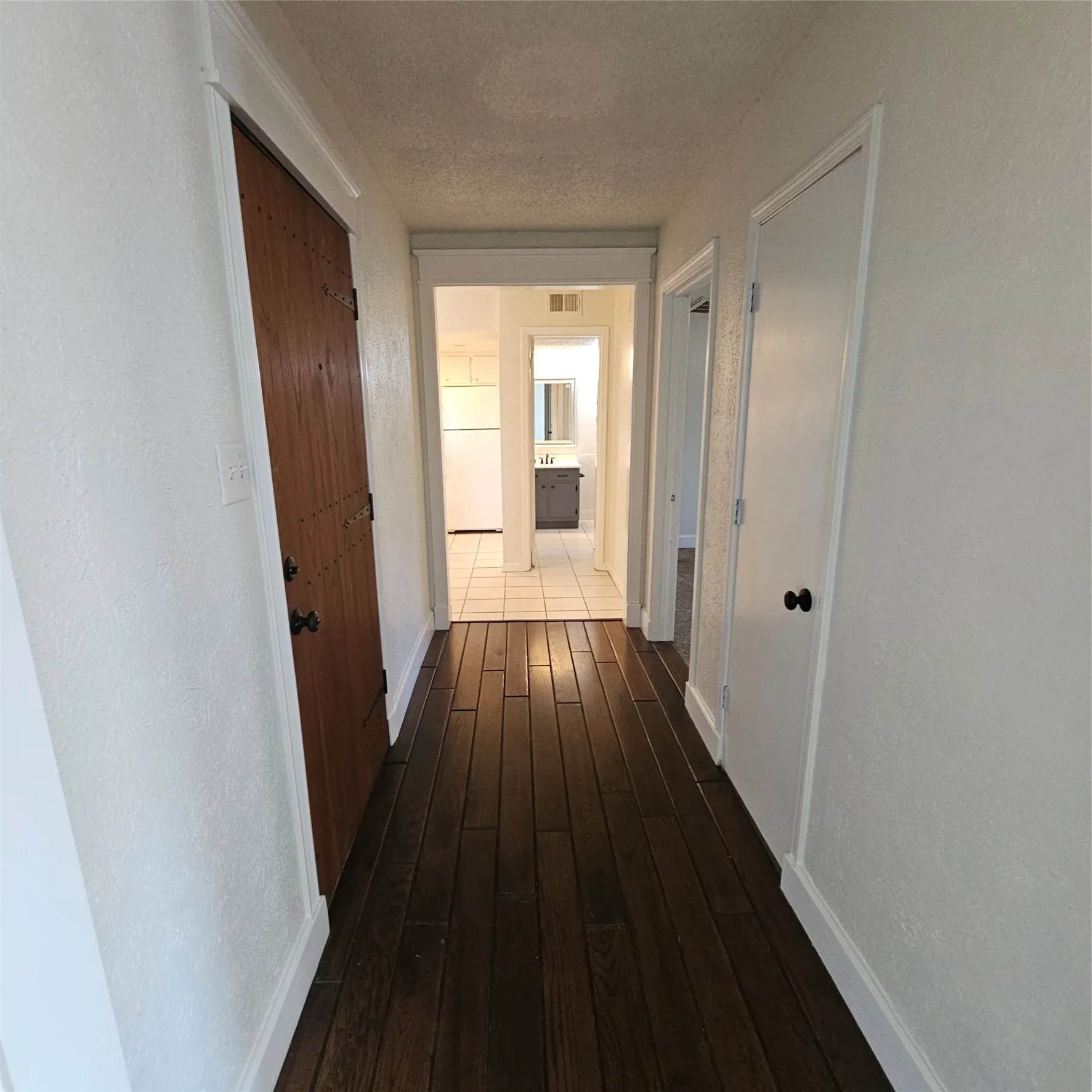 Condominium For Rent in Dallas County , 5919 Harvest Hill Road 2085, Dallas, Texas 75230, 1 Bedroom, 1 Bathroom, Garage spaces, 658 Sqft, built in 1970, Price $995, mls#21211485, Real Estate Agent in Dallas, Homes For Rent in Dallas county, Homes For Rent in Dallas, Realtor in Dallas Texas, Real Estate Brokerage Independent Realty Texas, Luminita Cordes Realtor