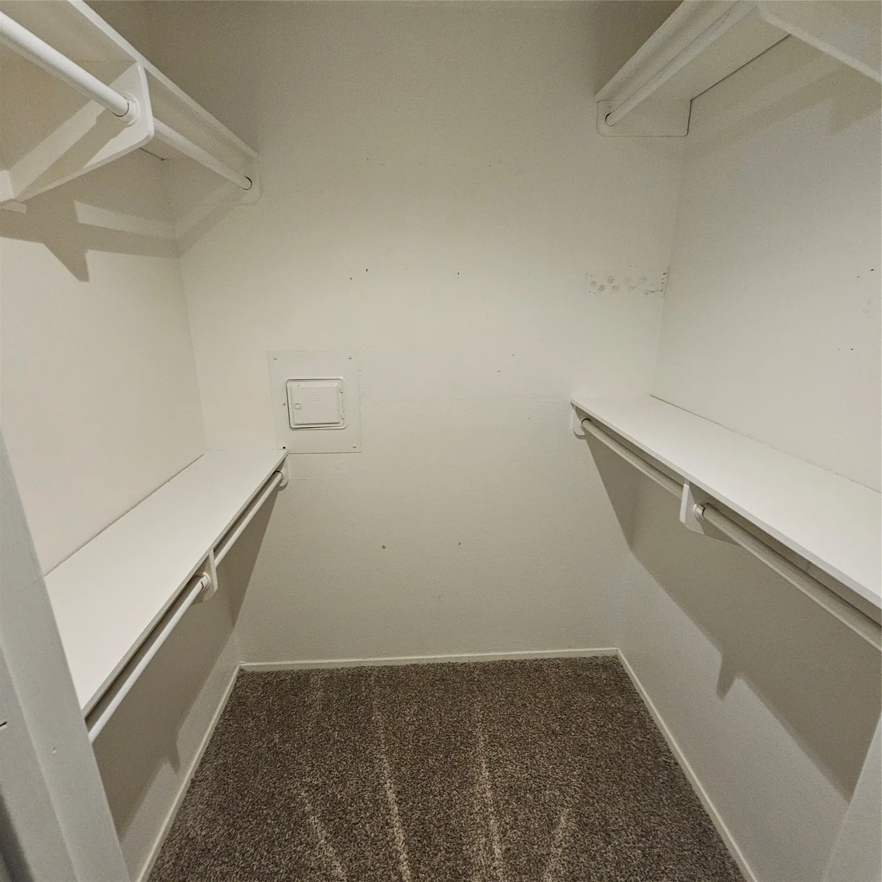 Condominium For Rent in Dallas County , 5919 Harvest Hill Road 2085, Dallas, Texas 75230, 1 Bedroom, 1 Bathroom, Garage spaces, 658 Sqft, built in 1970, Price $995, mls#21211485, Real Estate Agent in Dallas, Homes For Rent in Dallas county, Homes For Rent in Dallas, Realtor in Dallas Texas, Real Estate Brokerage Independent Realty Texas, Luminita Cordes Realtor
