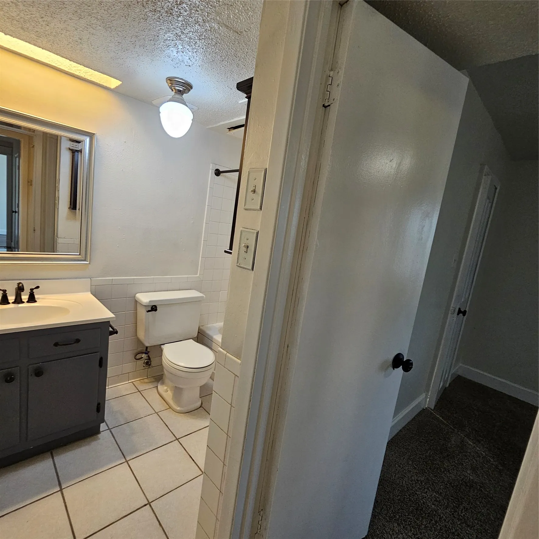 Condominium For Rent in Dallas County , 5919 Harvest Hill Road 2085, Dallas, Texas 75230, 1 Bedroom, 1 Bathroom, Garage spaces, 658 Sqft, built in 1970, Price $995, mls#21211485, Real Estate Agent in Dallas, Homes For Rent in Dallas county, Homes For Rent in Dallas, Realtor in Dallas Texas, Real Estate Brokerage Independent Realty Texas, Luminita Cordes Realtor
