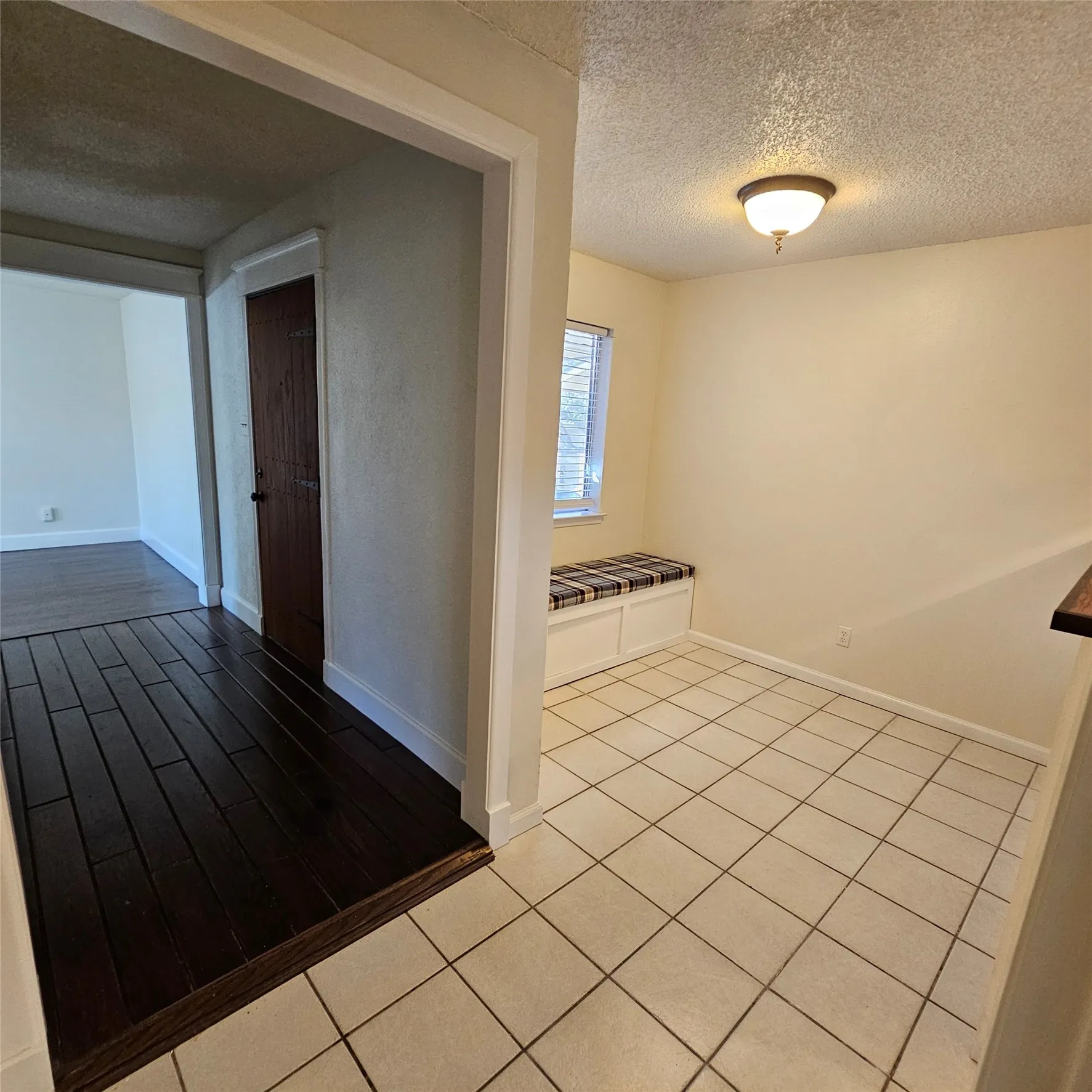 Condominium For Rent in Dallas County , 5919 Harvest Hill Road 2085, Dallas, Texas 75230, 1 Bedroom, 1 Bathroom, Garage spaces, 658 Sqft, built in 1970, Price $995, mls#21211485, Real Estate Agent in Dallas, Homes For Rent in Dallas county, Homes For Rent in Dallas, Realtor in Dallas Texas, Real Estate Brokerage Independent Realty Texas, Luminita Cordes Realtor