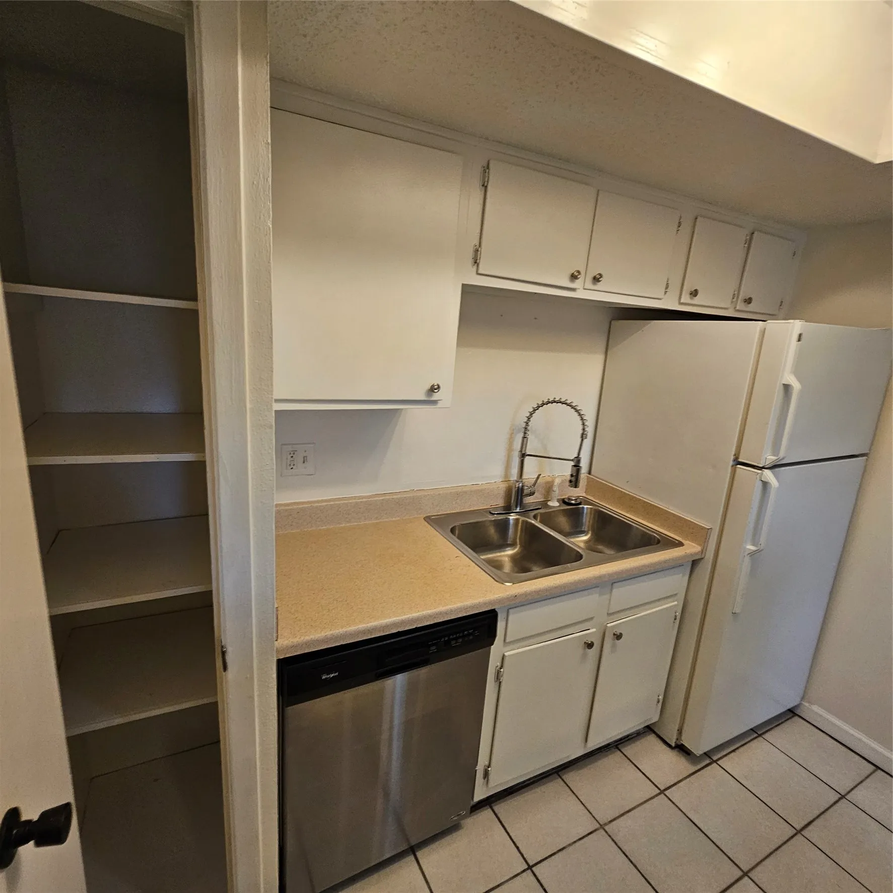 Condominium For Rent in Dallas County , 5919 Harvest Hill Road 2085, Dallas, Texas 75230, 1 Bedroom, 1 Bathroom, Garage spaces, 658 Sqft, built in 1970, Price $995, mls#21211485, Real Estate Agent in Dallas, Homes For Rent in Dallas county, Homes For Rent in Dallas, Realtor in Dallas Texas, Real Estate Brokerage Independent Realty Texas, Luminita Cordes Realtor
